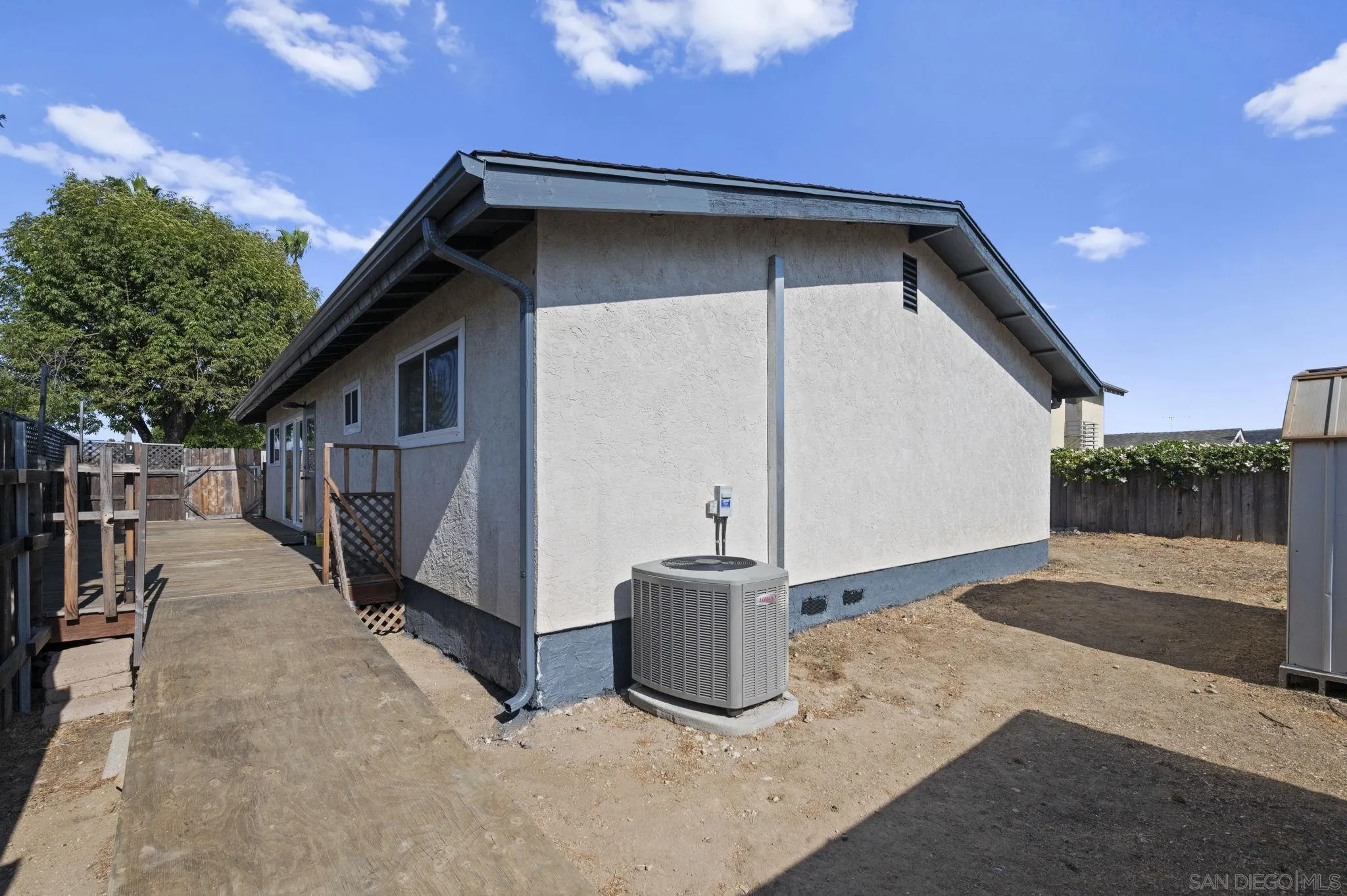 https://cdn.realtyfeed.com/cdn/127/250037375/ec48a4ef11be44e3773f1f0f9b15864e.webp