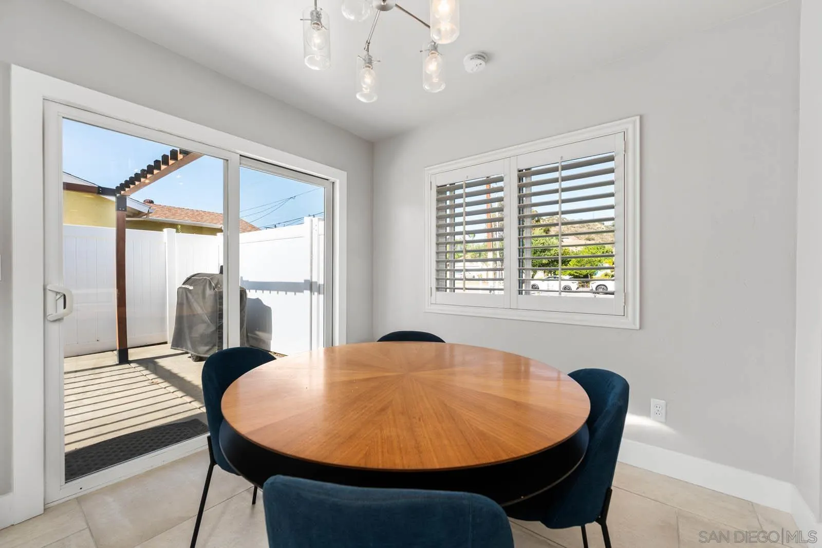 https://cdn.realtyfeed.com/cdn/127/250037376/040ca93dba48ffef2f29c7b4a0057031.webp