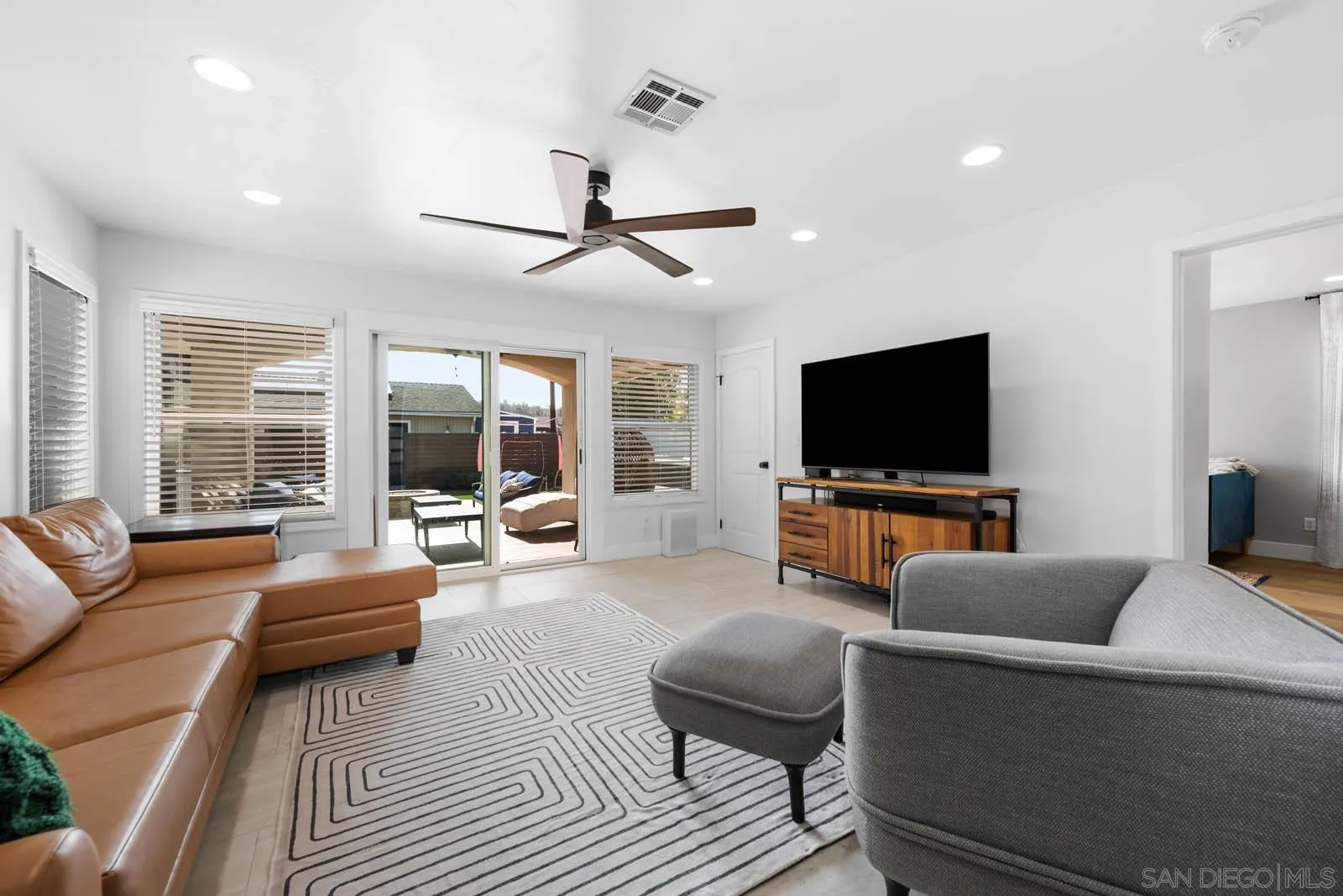 https://cdn.realtyfeed.com/cdn/127/250037376/28236ef1c8be79b190917875e060ec05.webp