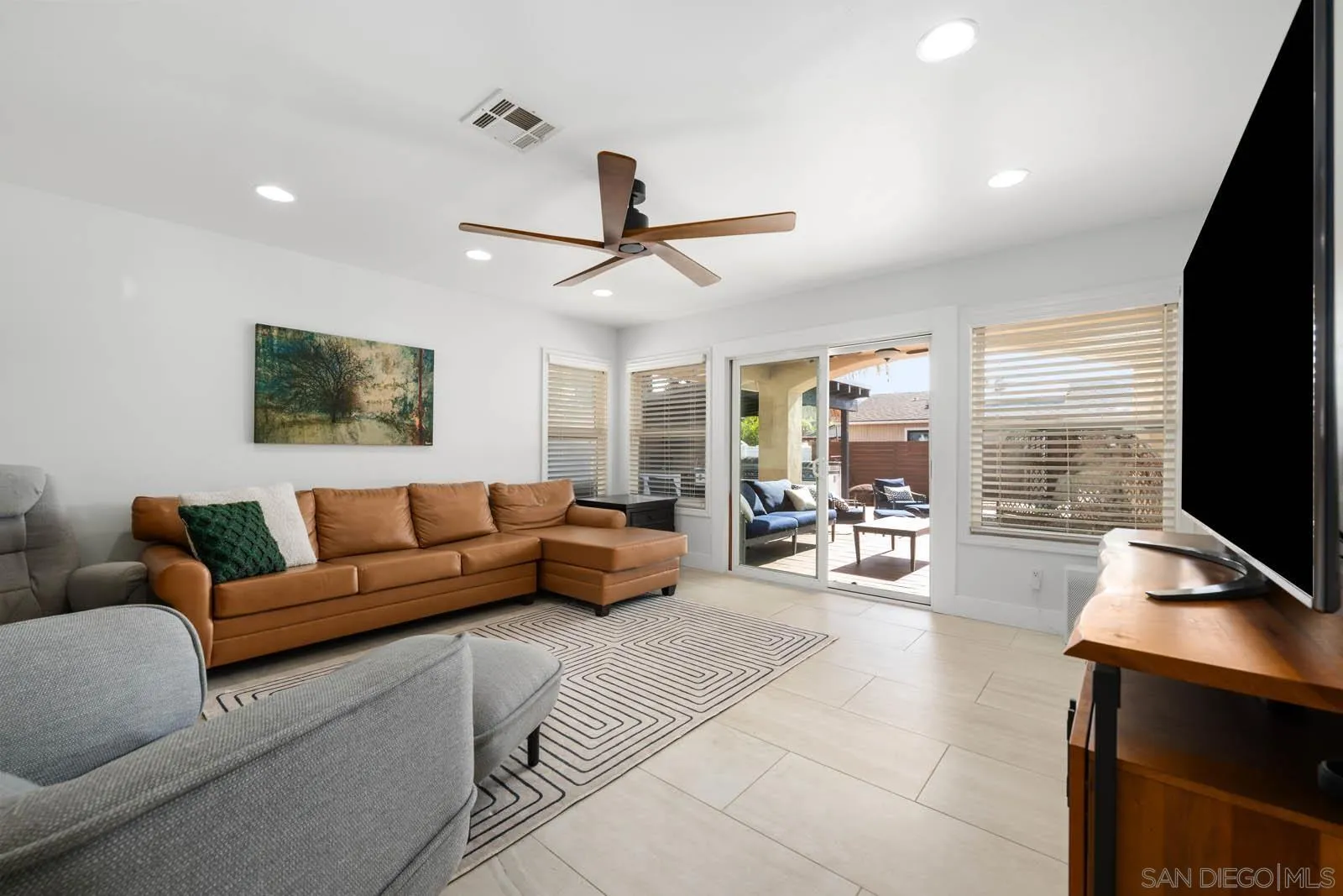 https://cdn.realtyfeed.com/cdn/127/250037376/30f282ba4129a1e728b8b9a4619de68b.webp