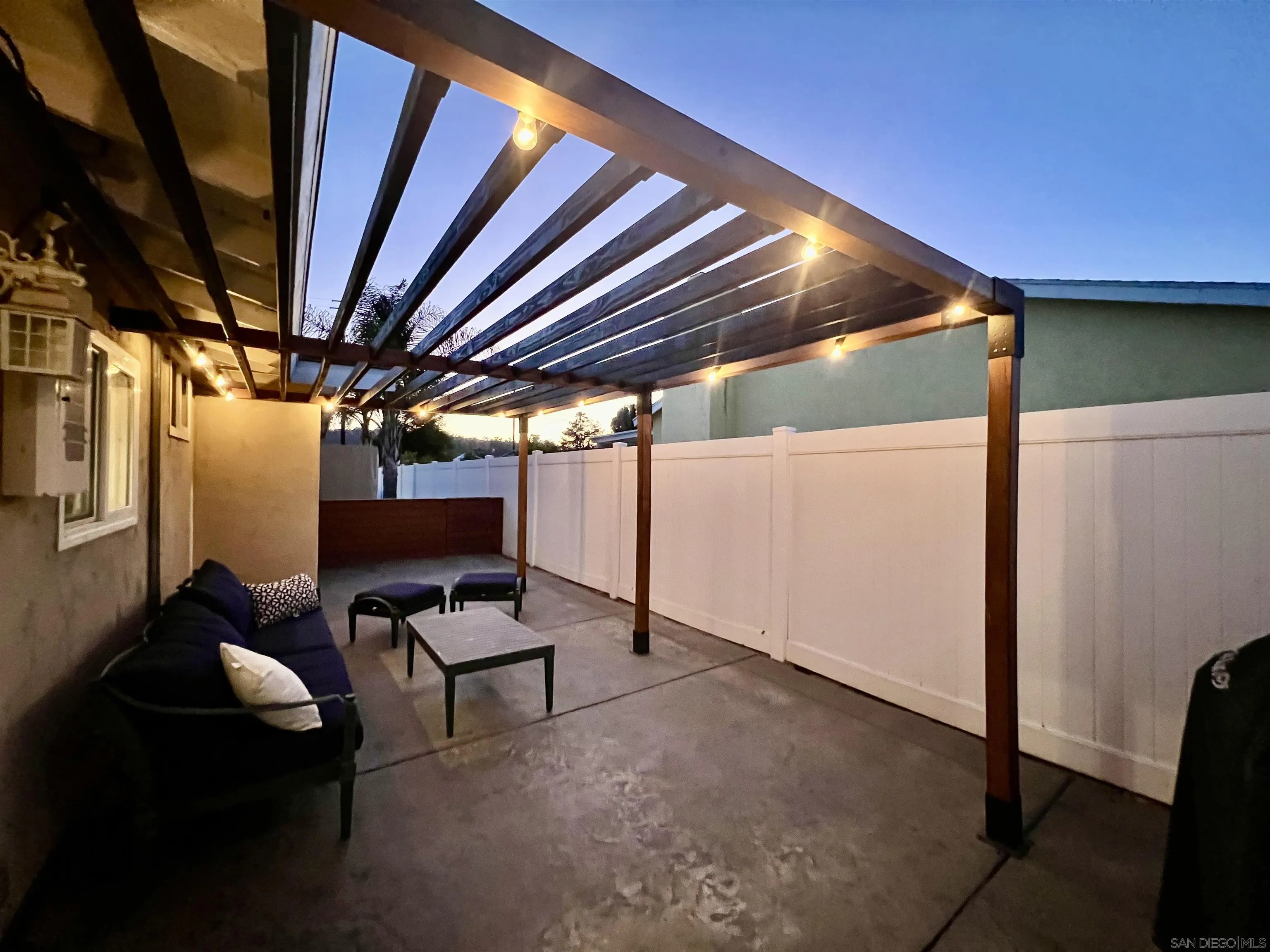 https://cdn.realtyfeed.com/cdn/127/250037376/3d8e288d2e55b96b338ef487031cdb70.webp