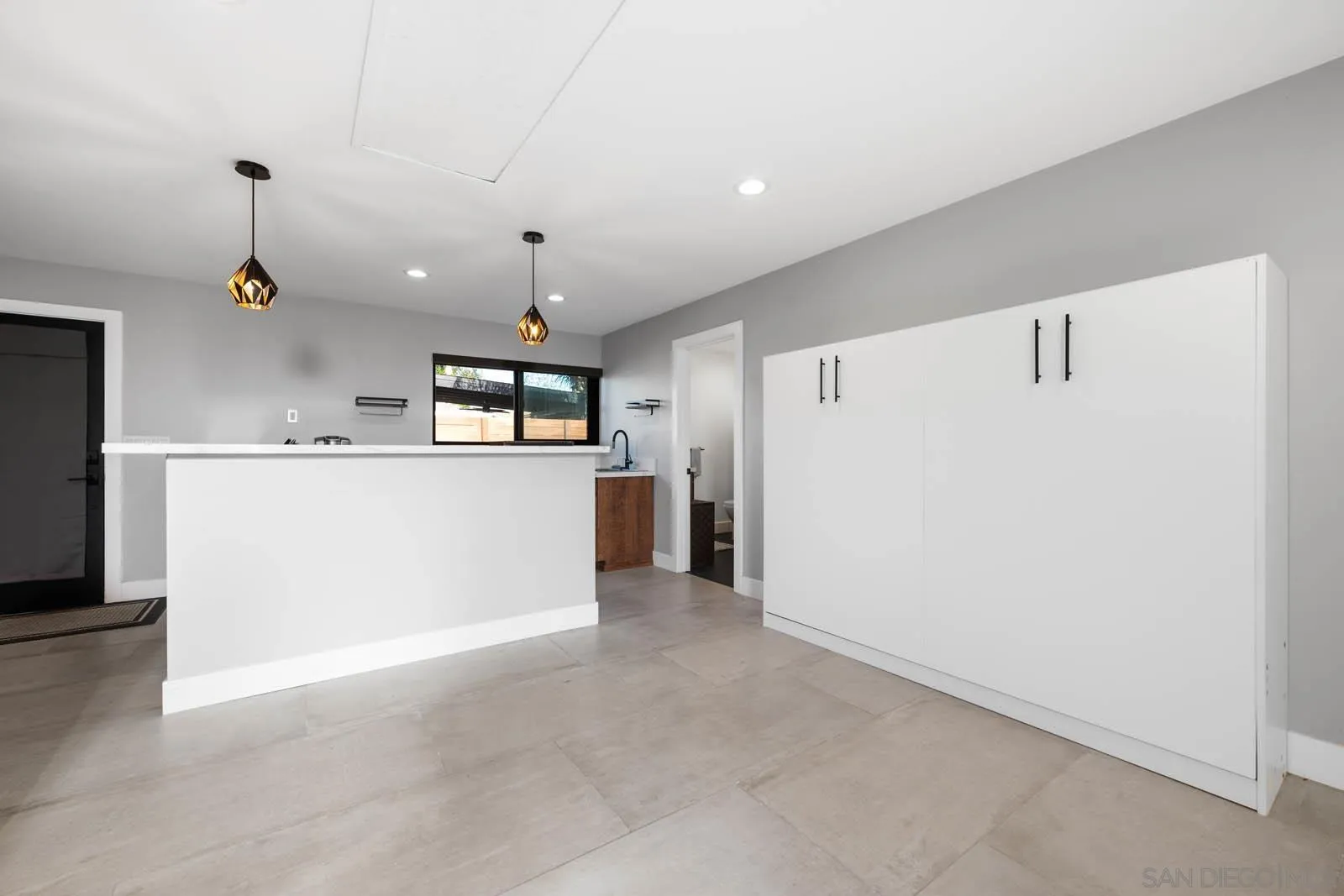 https://cdn.realtyfeed.com/cdn/127/250037376/530b7f4aca0bb421eaaa103e5e0d30c9.webp