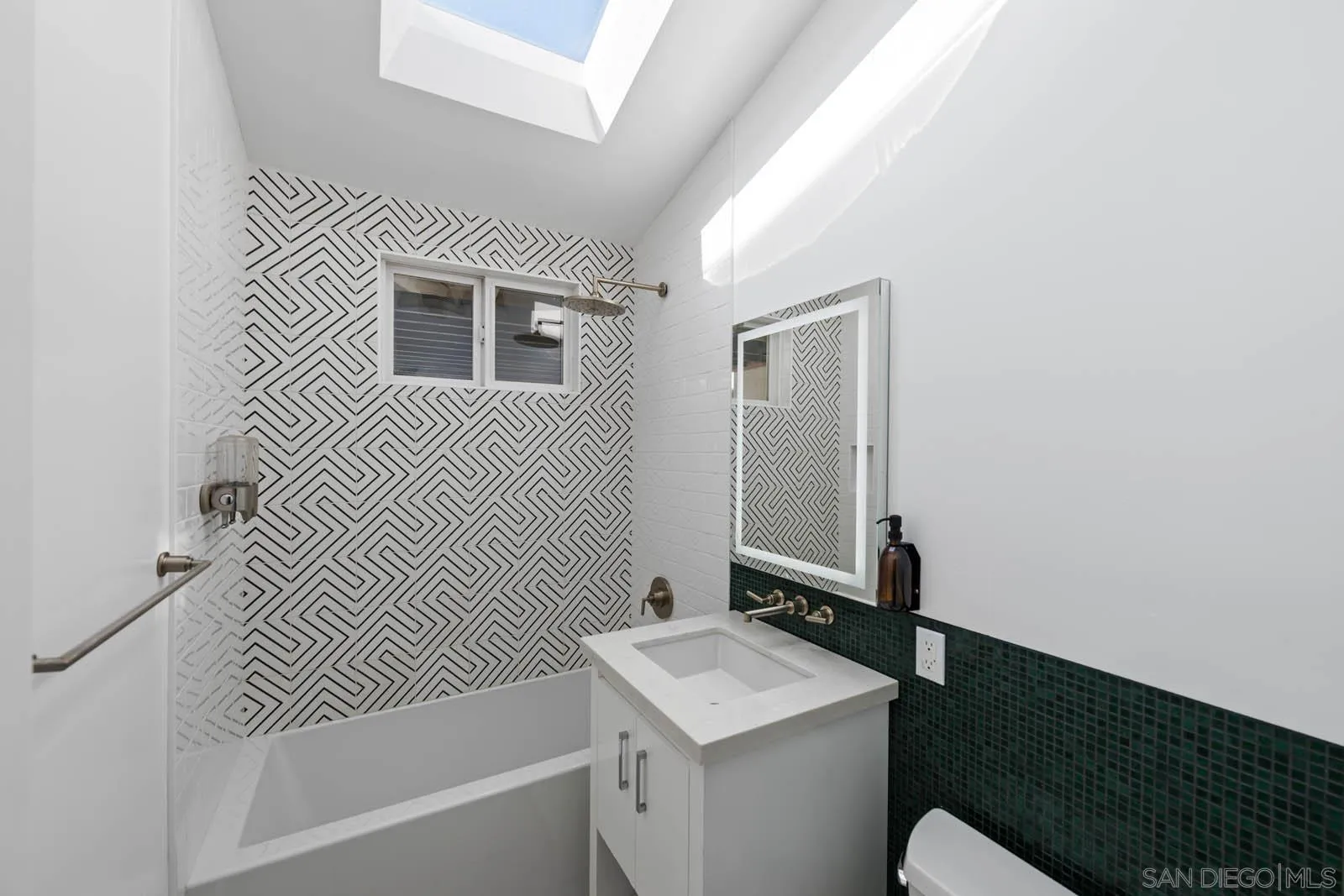 https://cdn.realtyfeed.com/cdn/127/250037376/5f85f675576ca86d9476ea296c8a1aec.webp