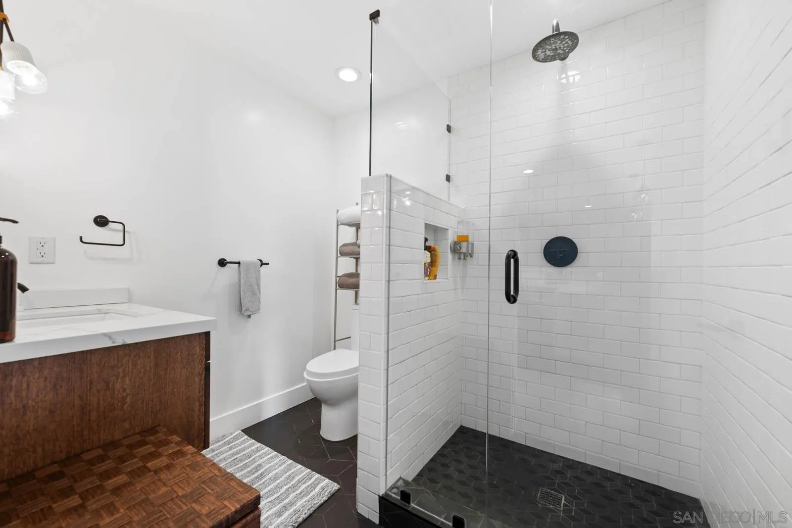 https://cdn.realtyfeed.com/cdn/127/250037376/74b15eaf7f1c4b6caa9c4bc24008dbb2.webp
