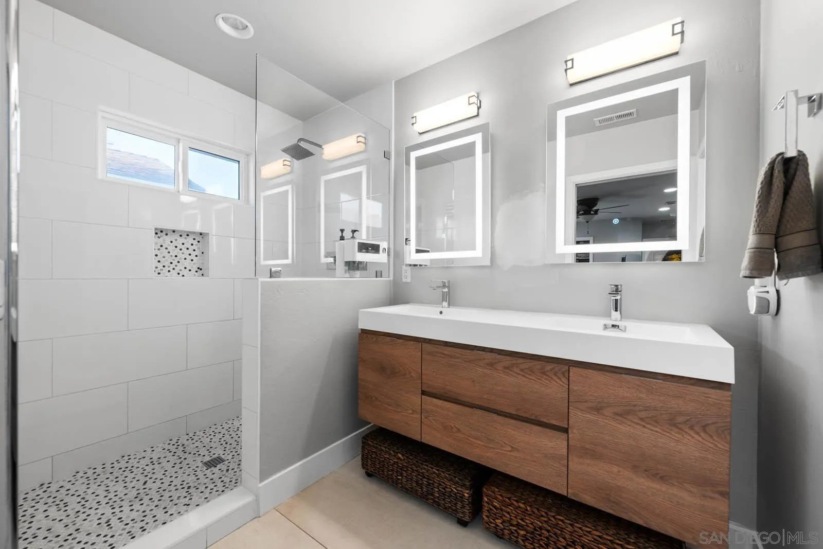 https://cdn.realtyfeed.com/cdn/127/250037376/89140f7642c7403c3baa4176938411d6.webp