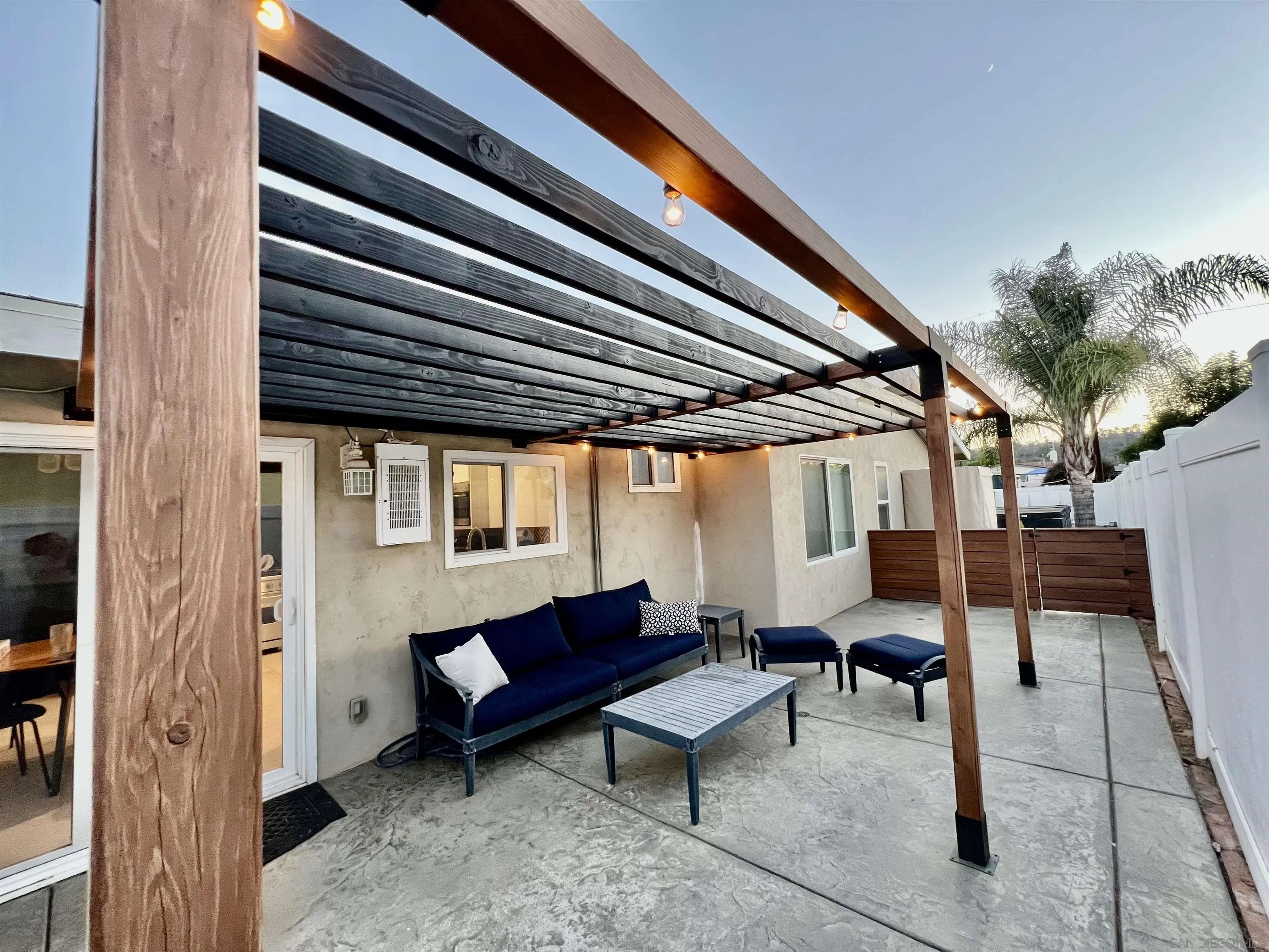 https://cdn.realtyfeed.com/cdn/127/250037376/a14644d7c7a98ce36da45e832c27c194.webp