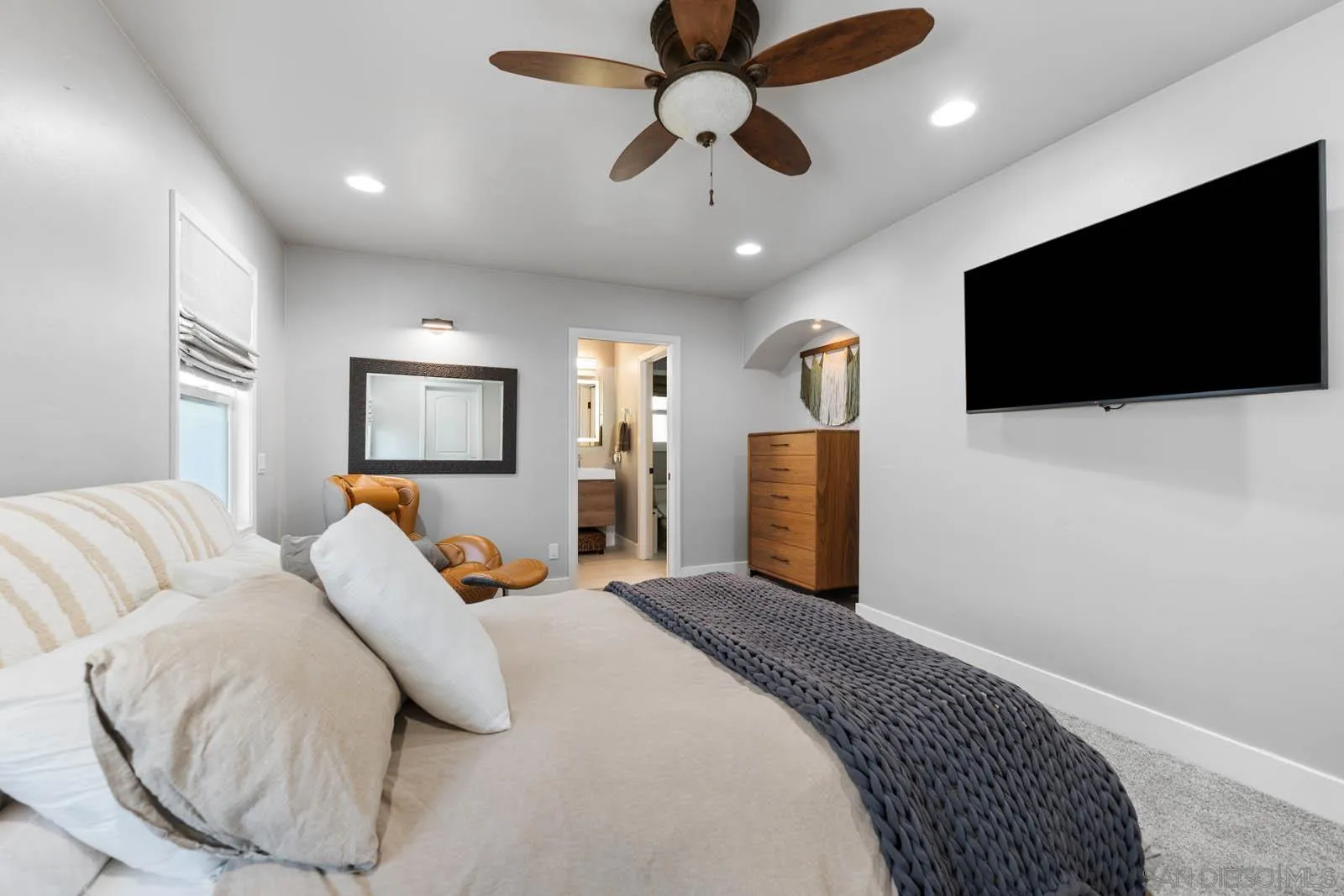 https://cdn.realtyfeed.com/cdn/127/250037376/a33c13e5f1f8bf221117bd4df327d3f1.webp