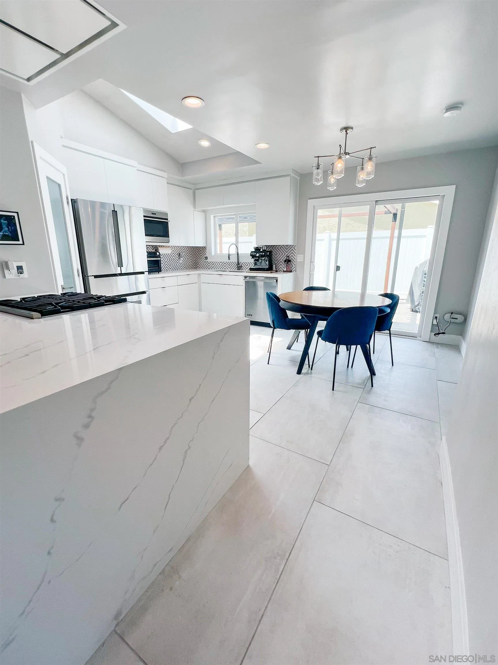 https://cdn.realtyfeed.com/cdn/127/250037376/c0c10a372853d9ebedabf072a11d1396.webp