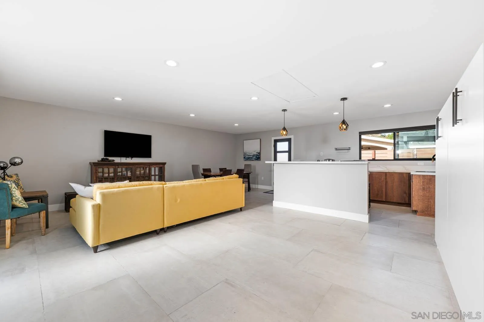 https://cdn.realtyfeed.com/cdn/127/250037376/c888f32e5dac4e84aa9d30325df20ea1.webp