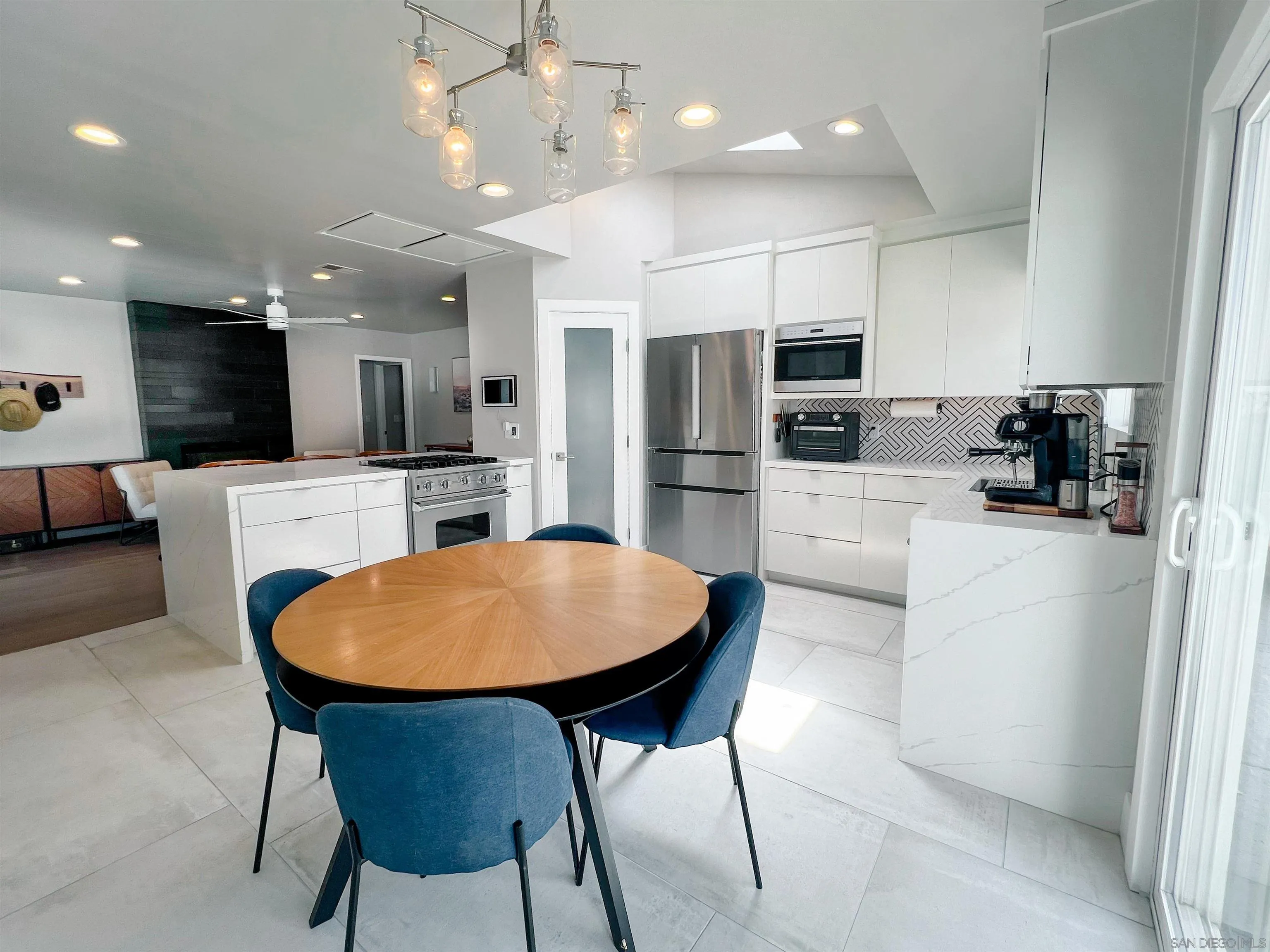 https://cdn.realtyfeed.com/cdn/127/250037376/f006fb06ec6eb9034d9966dd8df2bb00.webp
