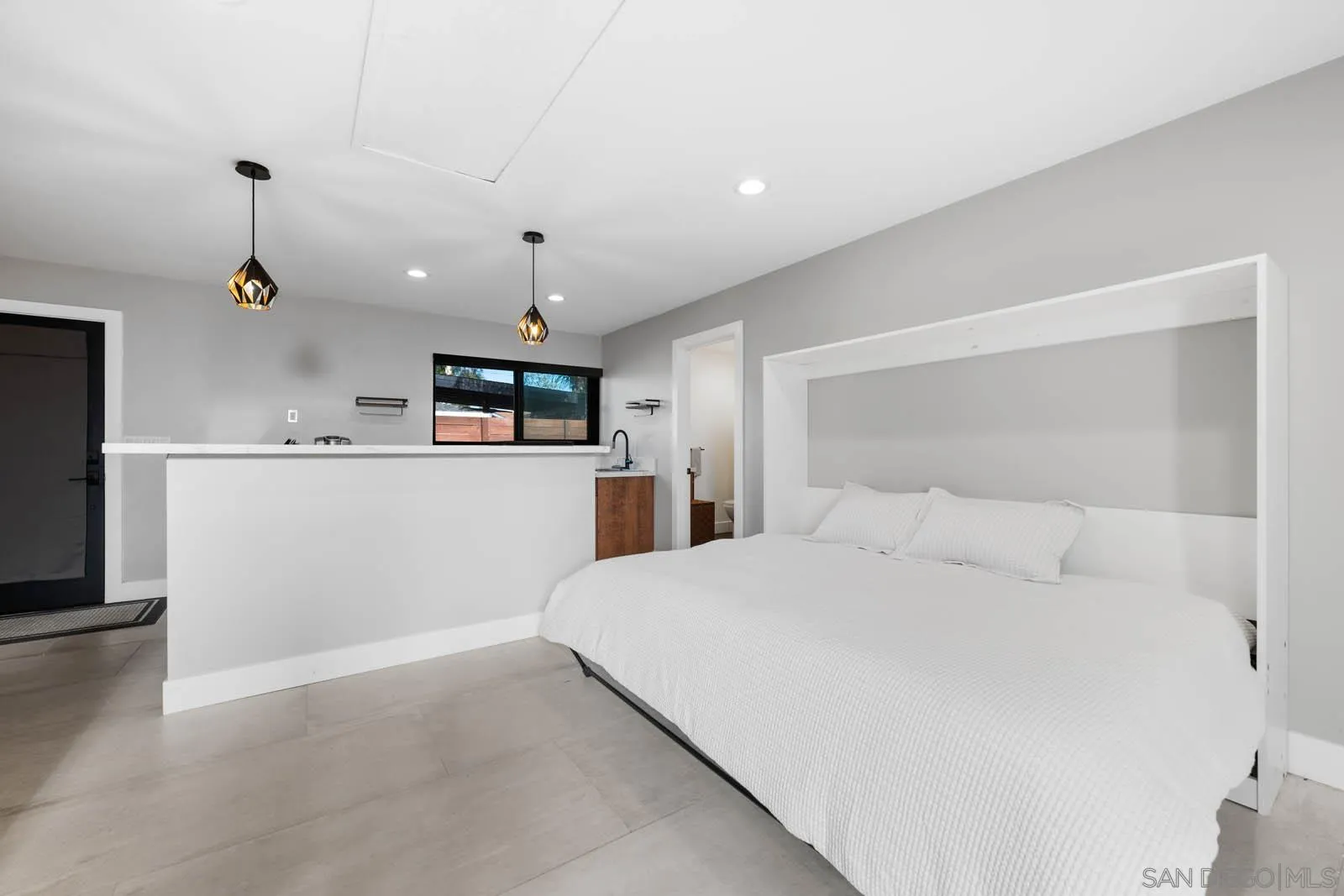 https://cdn.realtyfeed.com/cdn/127/250037376/f5dc5b0fa96f0215bbf54f6fabbc8233.webp
