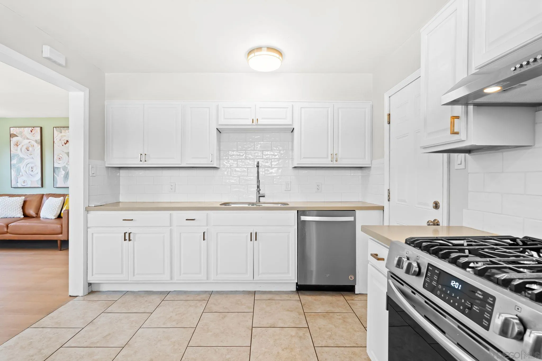 https://cdn.realtyfeed.com/cdn/127/250037377/36bea062dd63c09c3a15ca9ac2d985c4.webp