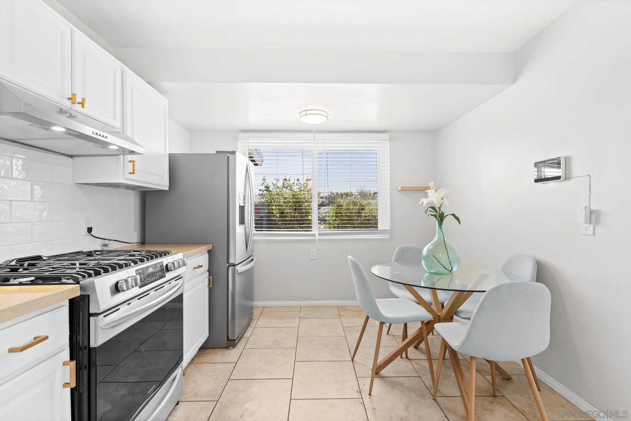https://cdn.realtyfeed.com/cdn/127/250037377/404ce199c2cf636364f583ec4a3300c6.webp
