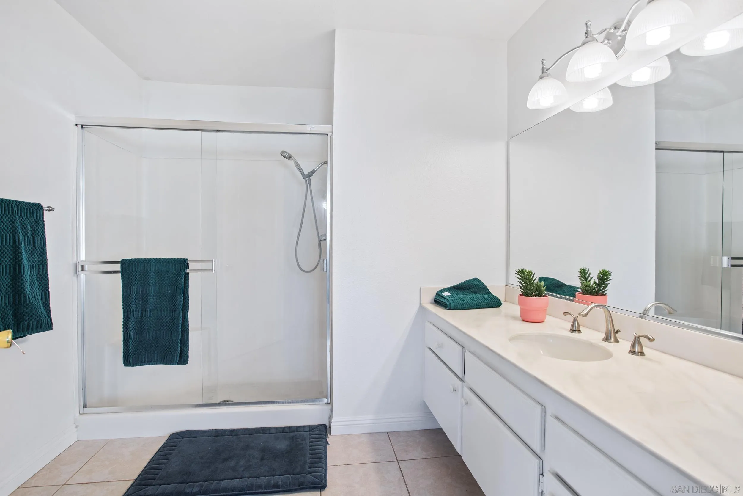 https://cdn.realtyfeed.com/cdn/127/250037378/0cf711ab765839a9dff9ff026e85966f.webp