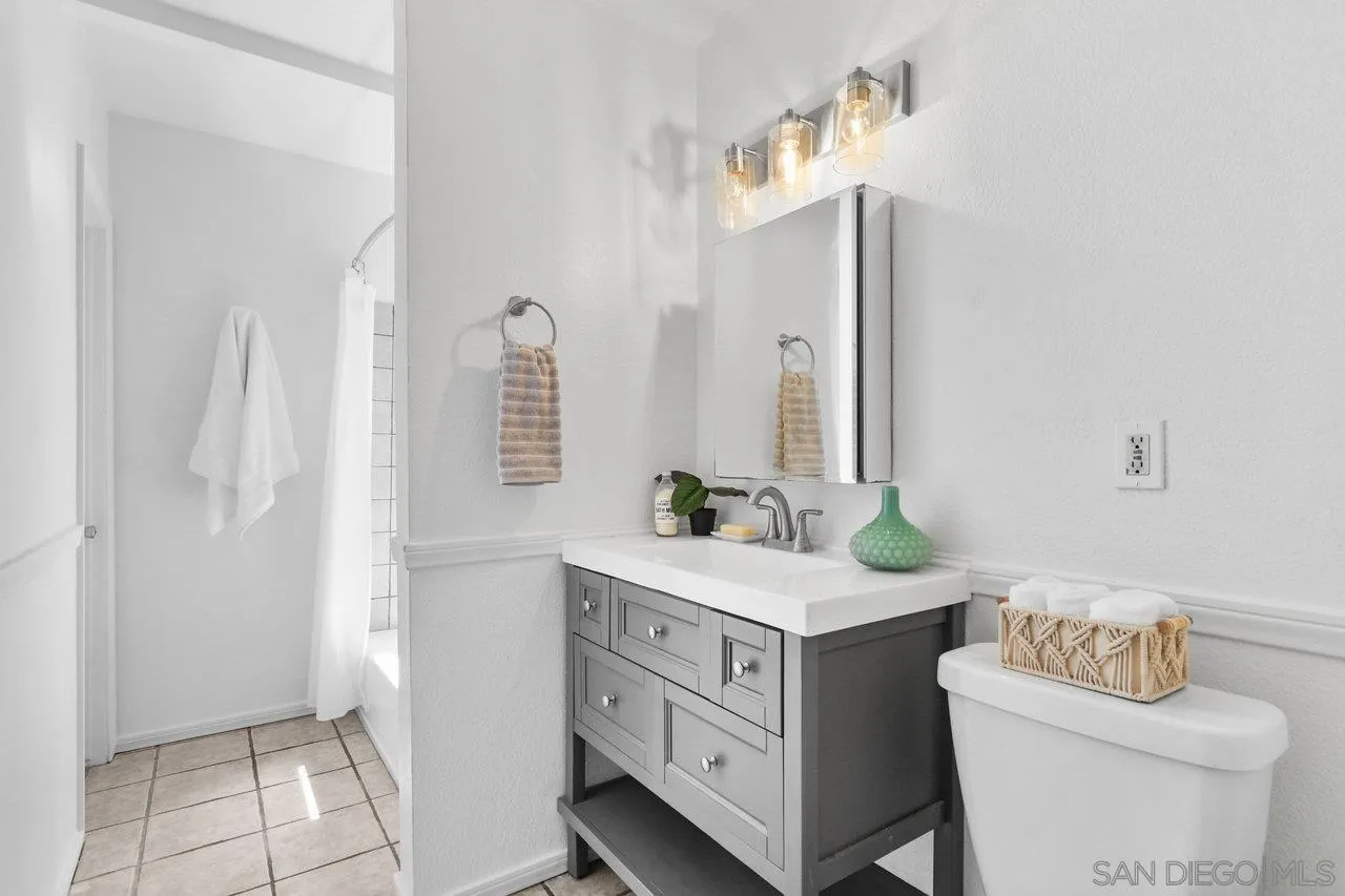 https://cdn.realtyfeed.com/cdn/127/250037381/28f2e74e39b31364171f759e5b17caea.webp