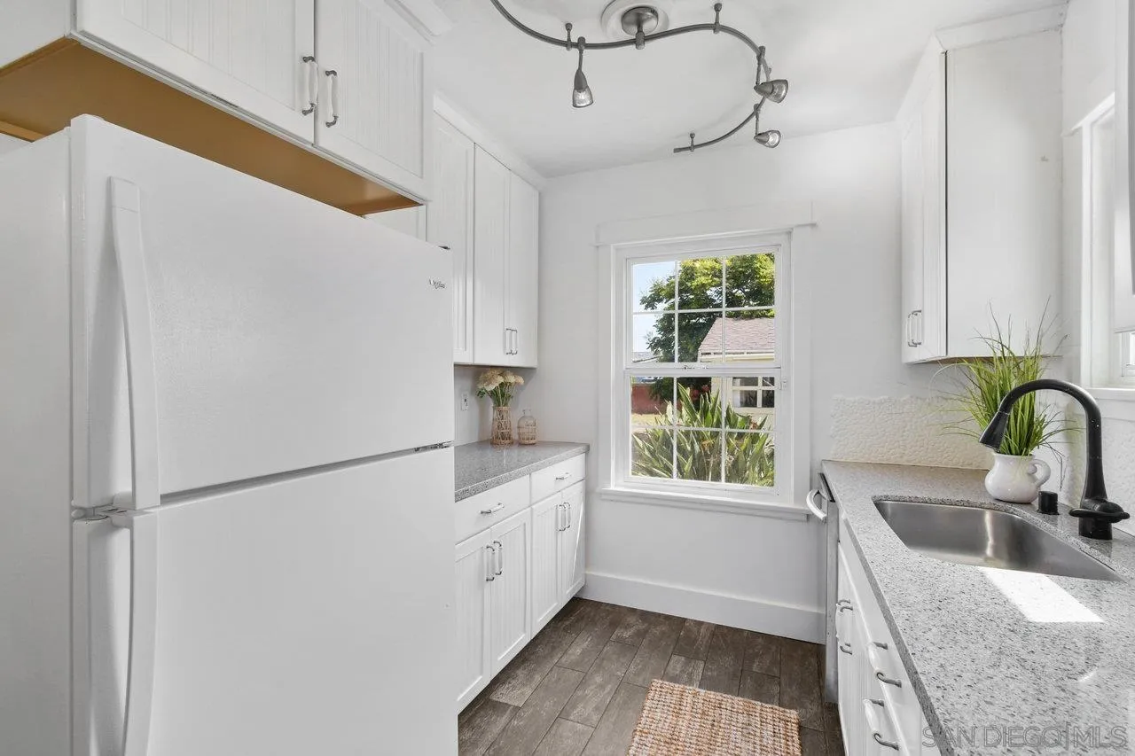 https://cdn.realtyfeed.com/cdn/127/250037381/b8c28b74ba7447c4215a3995f9867682.webp
