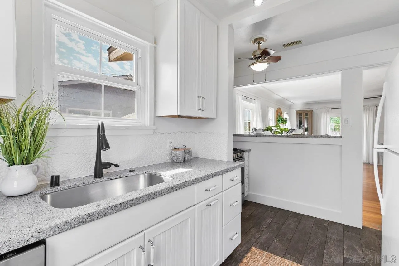 https://cdn.realtyfeed.com/cdn/127/250037381/c4b2b1ee4fde3d86a253350956066a3e.webp