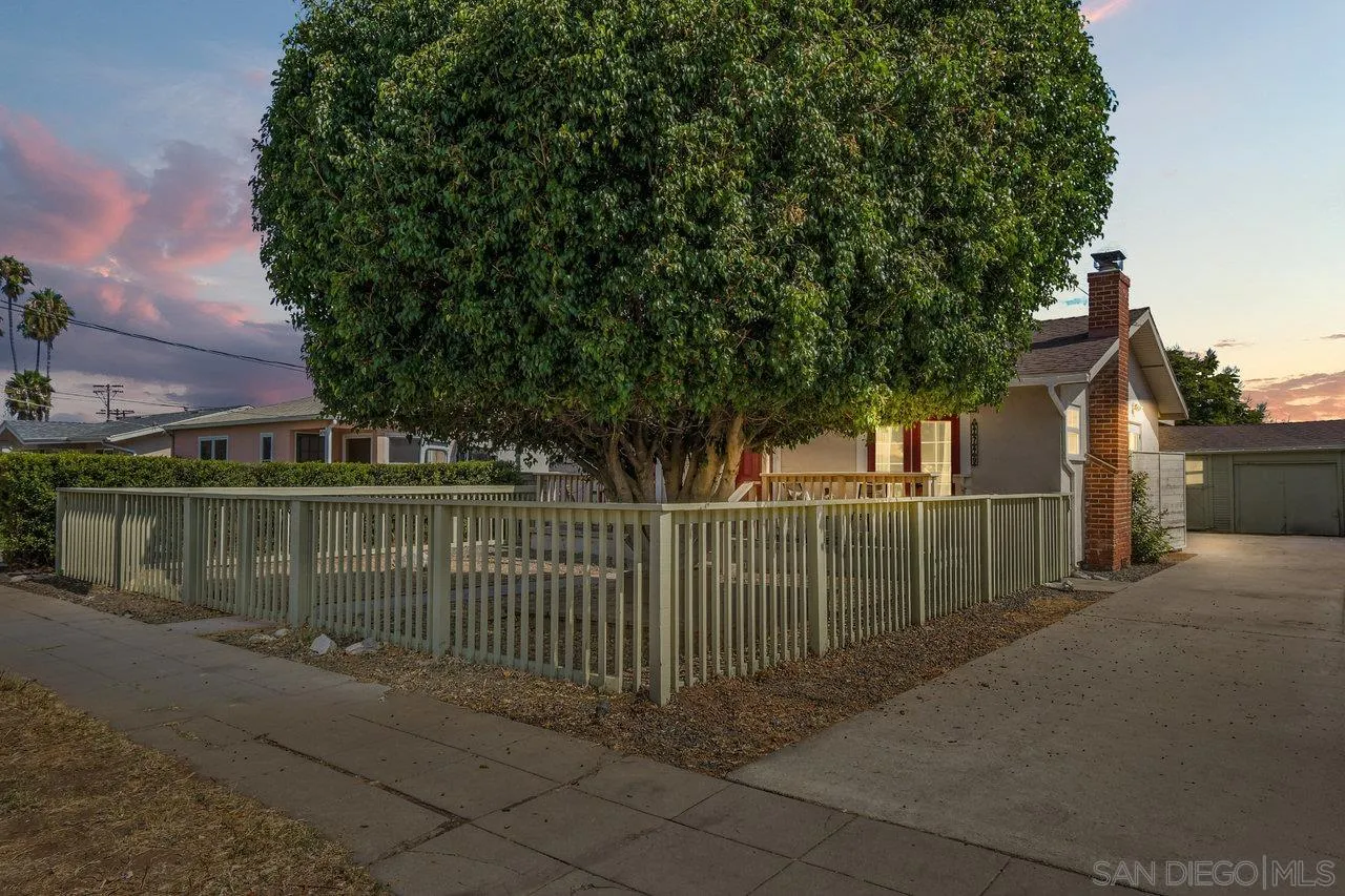 https://cdn.realtyfeed.com/cdn/127/250037381/ebb41f9dc4792ab68de564ecac1db0ad.webp