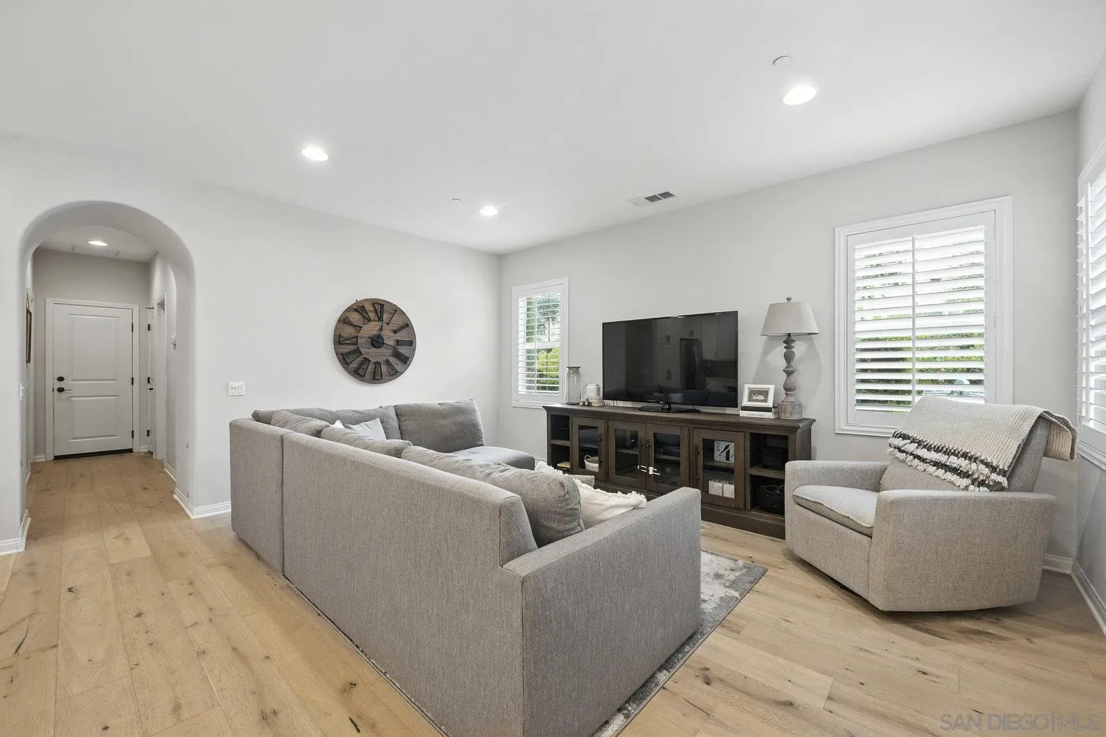 Photo #5: 250037382 Listing 