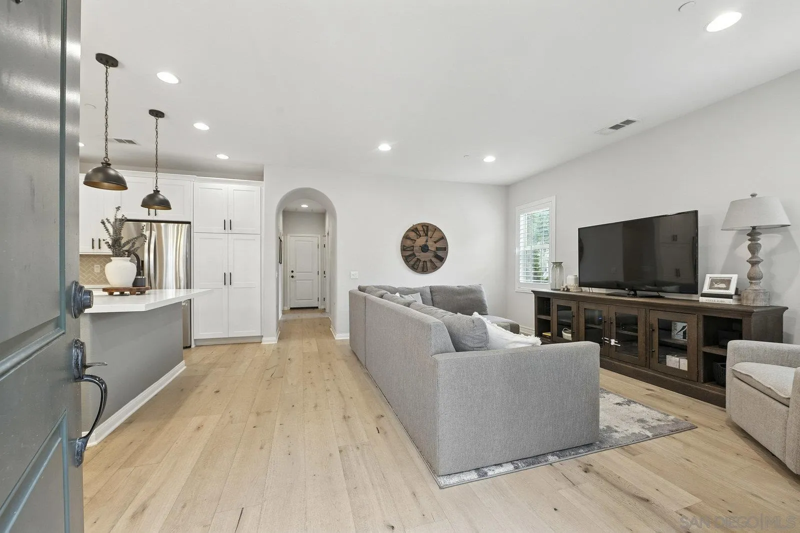 Photo #4: 250037382 Listing 