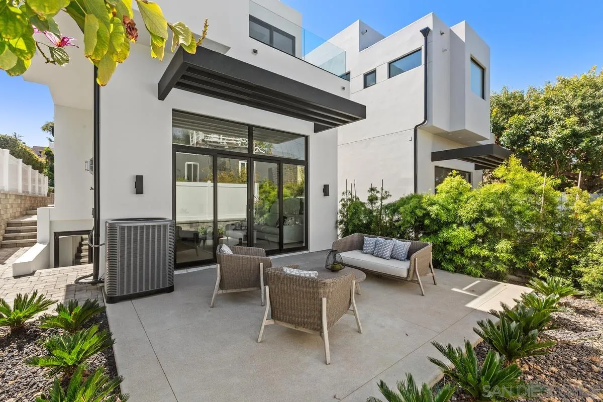 https://cdn.realtyfeed.com/cdn/127/250037384/938a31e47ffe77e932095ed87e1d8222.webp