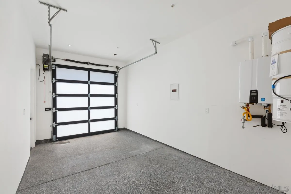 https://cdn.realtyfeed.com/cdn/127/250037384/a9b18efbbe5b8994467b7da8424eab4a.webp