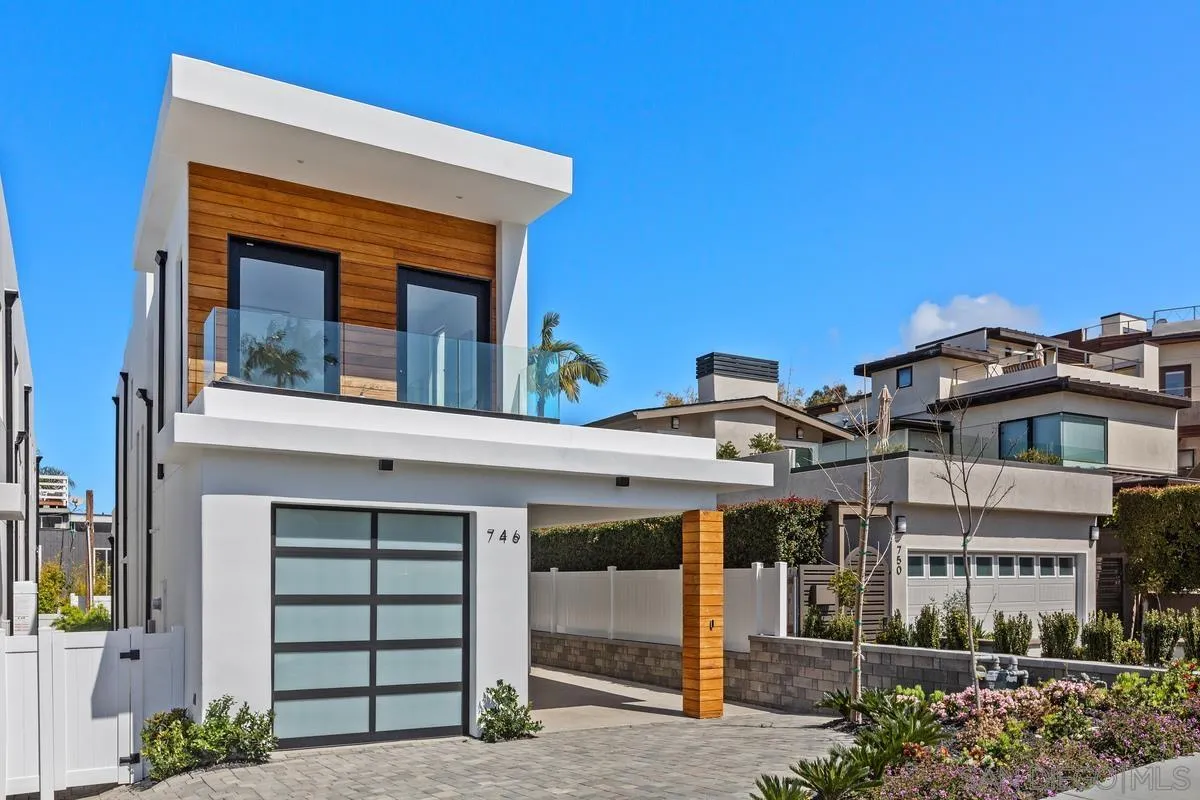 https://cdn.realtyfeed.com/cdn/127/250037384/c8cac8cb437cb31c6f28fc9105a843f3.webp