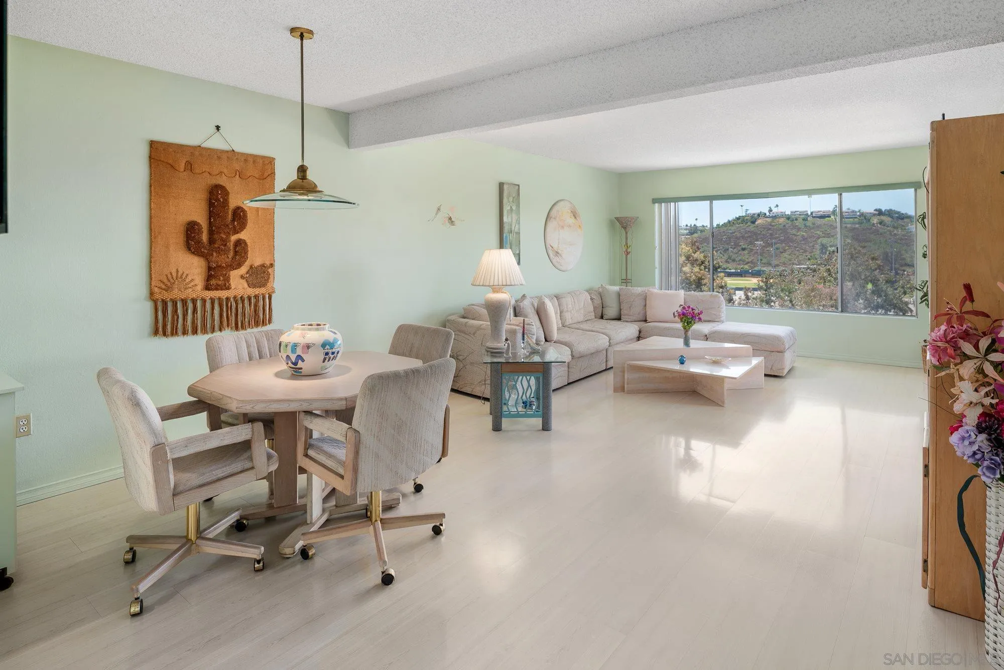 https://cdn.realtyfeed.com/cdn/127/250037387/e19998328735827056e6ed8b99379612.webp