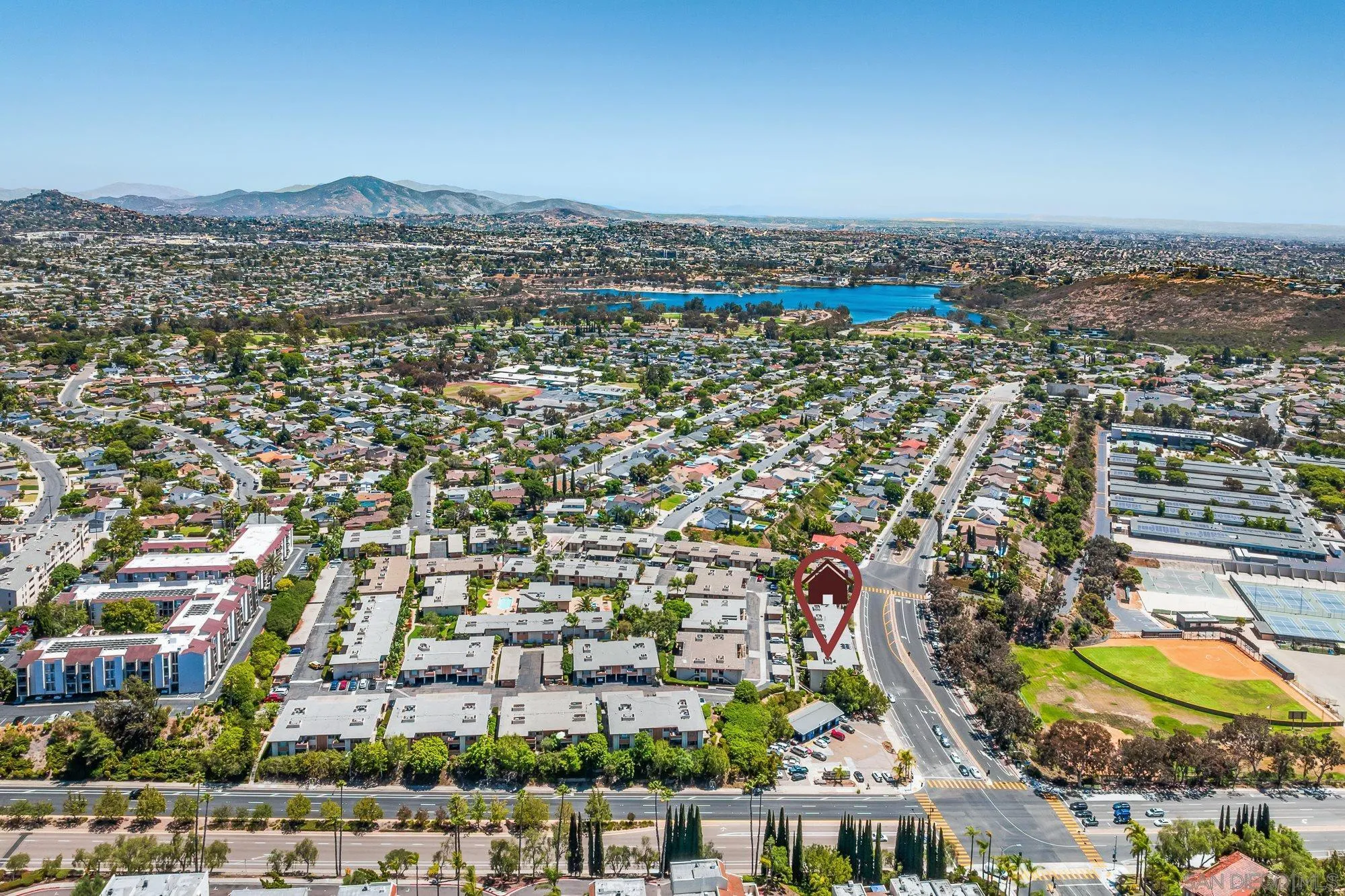 https://cdn.realtyfeed.com/cdn/127/250037387/f979181ad5fde675afd15f3d1f5a3157.webp