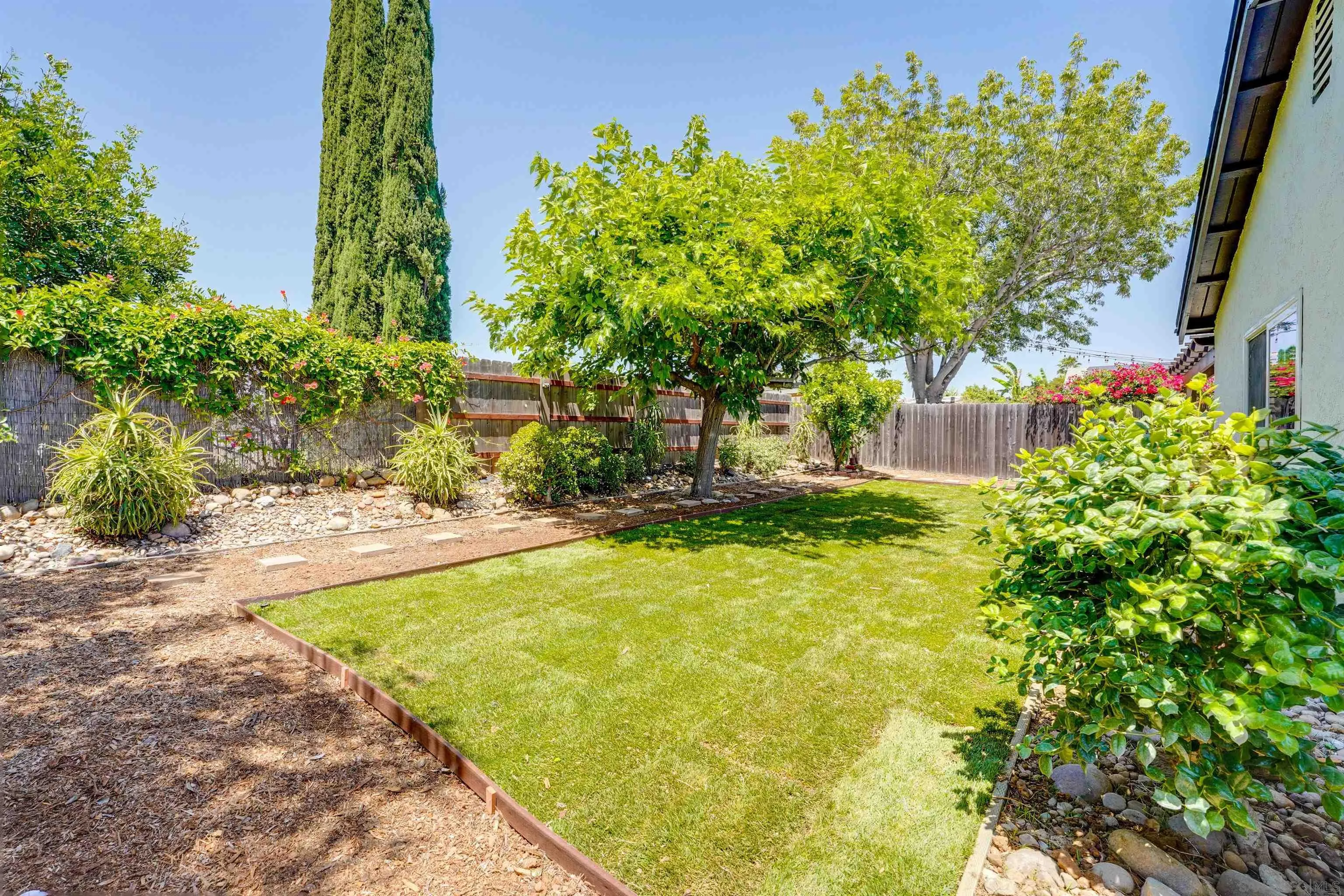 https://cdn.realtyfeed.com/cdn/127/250037390/3f7b90aeda9d5c80eb82f2d92032967b.webp
