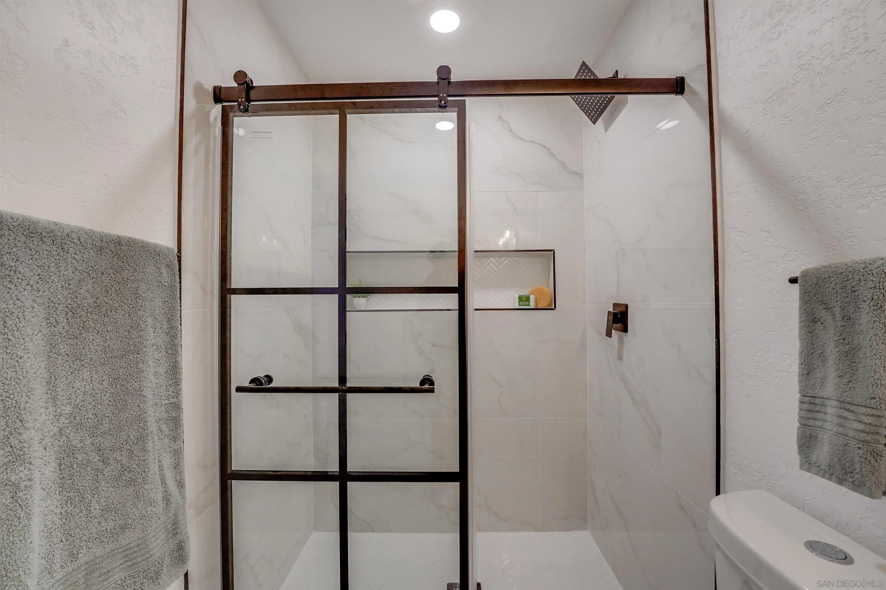 https://cdn.realtyfeed.com/cdn/127/250037390/64410607d158686f33ad2717cd2ad63a.webp