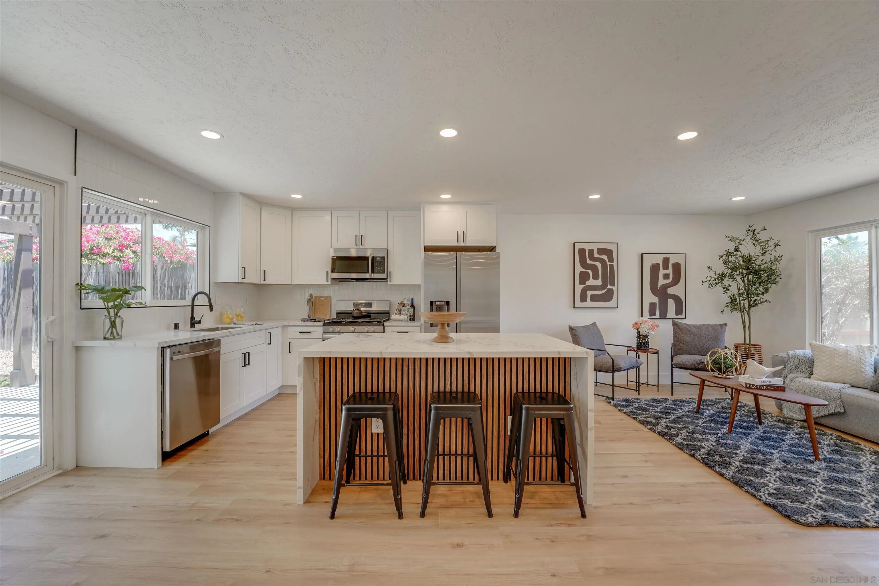 https://cdn.realtyfeed.com/cdn/127/250037390/e41f916e975d31c808156cee8e24d23e.webp