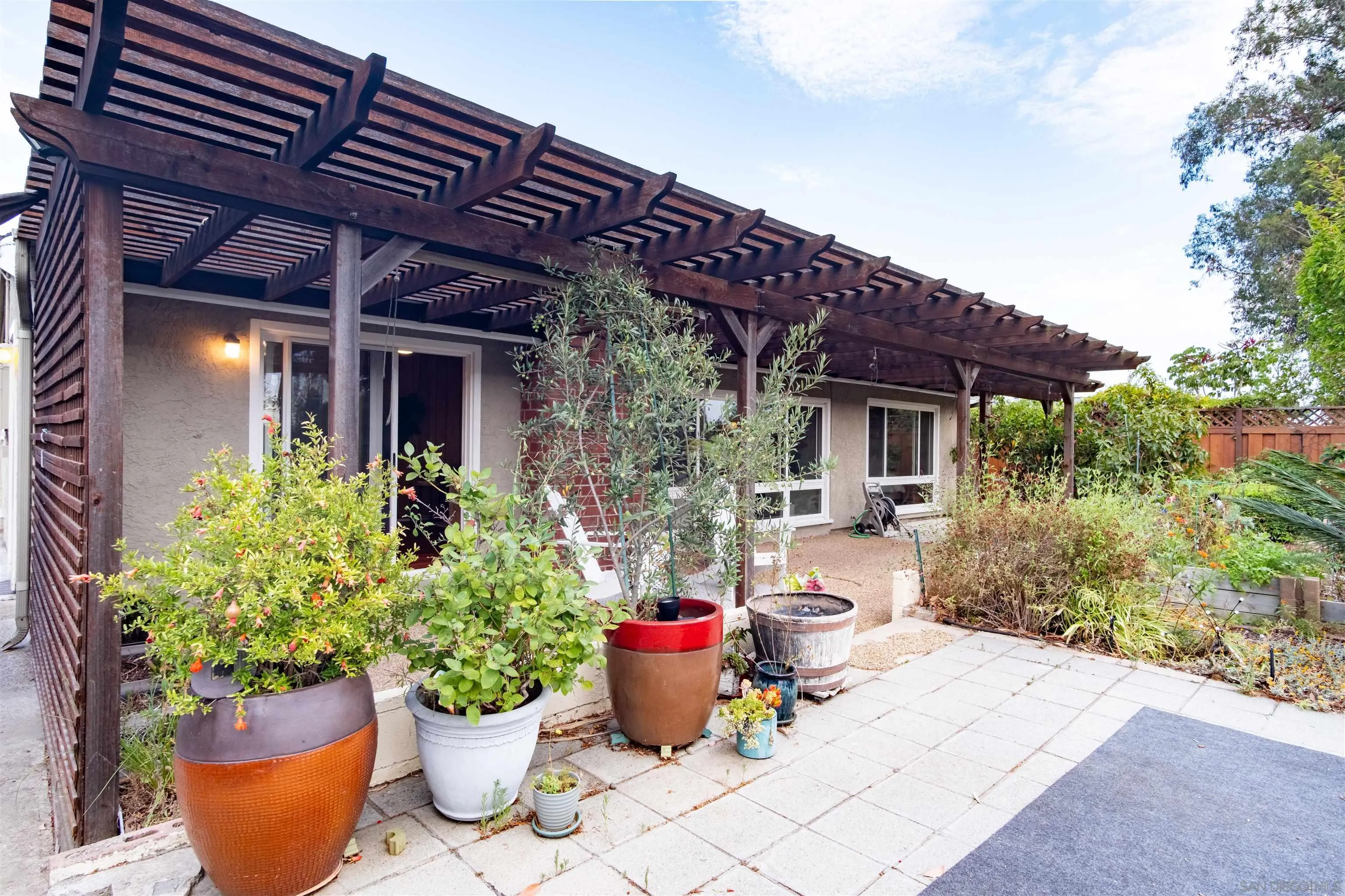 https://cdn.realtyfeed.com/cdn/127/250037392/1e61ebd9f89f94db4995e2777790f129.webp