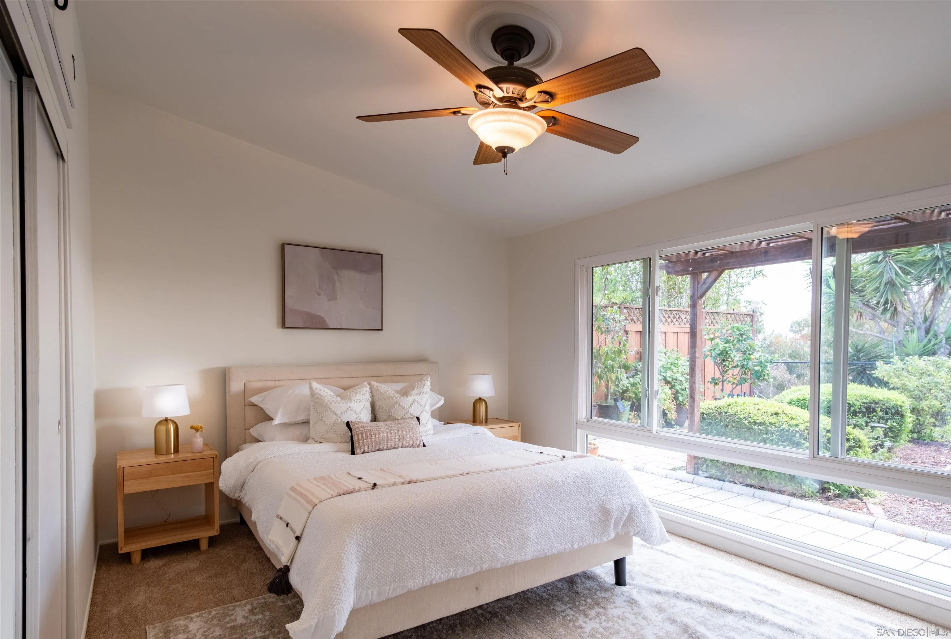 https://cdn.realtyfeed.com/cdn/127/250037392/393e4458f33d512a6309346b76380baa.webp