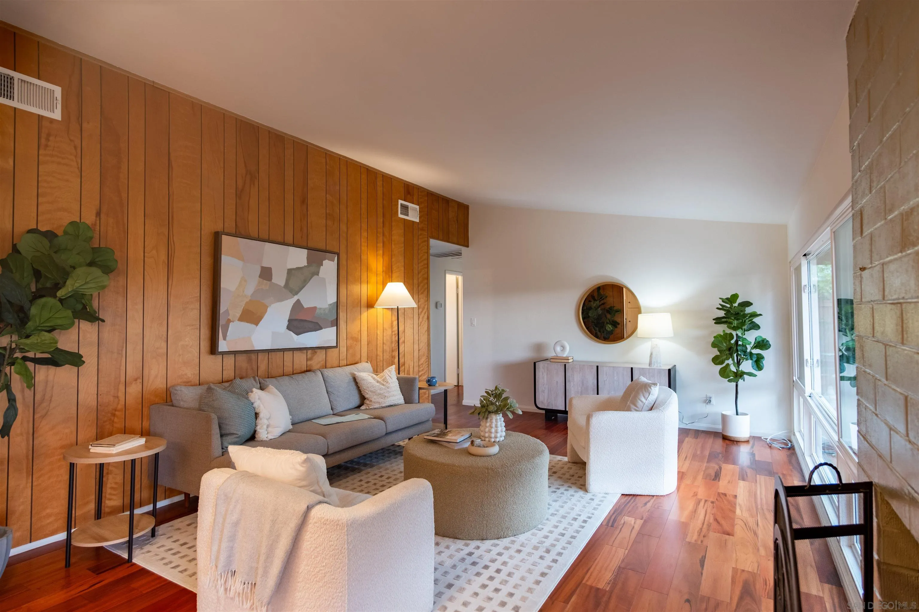 https://cdn.realtyfeed.com/cdn/127/250037392/693a9d1bb2d6fa03ef92642cff9cc32e.webp