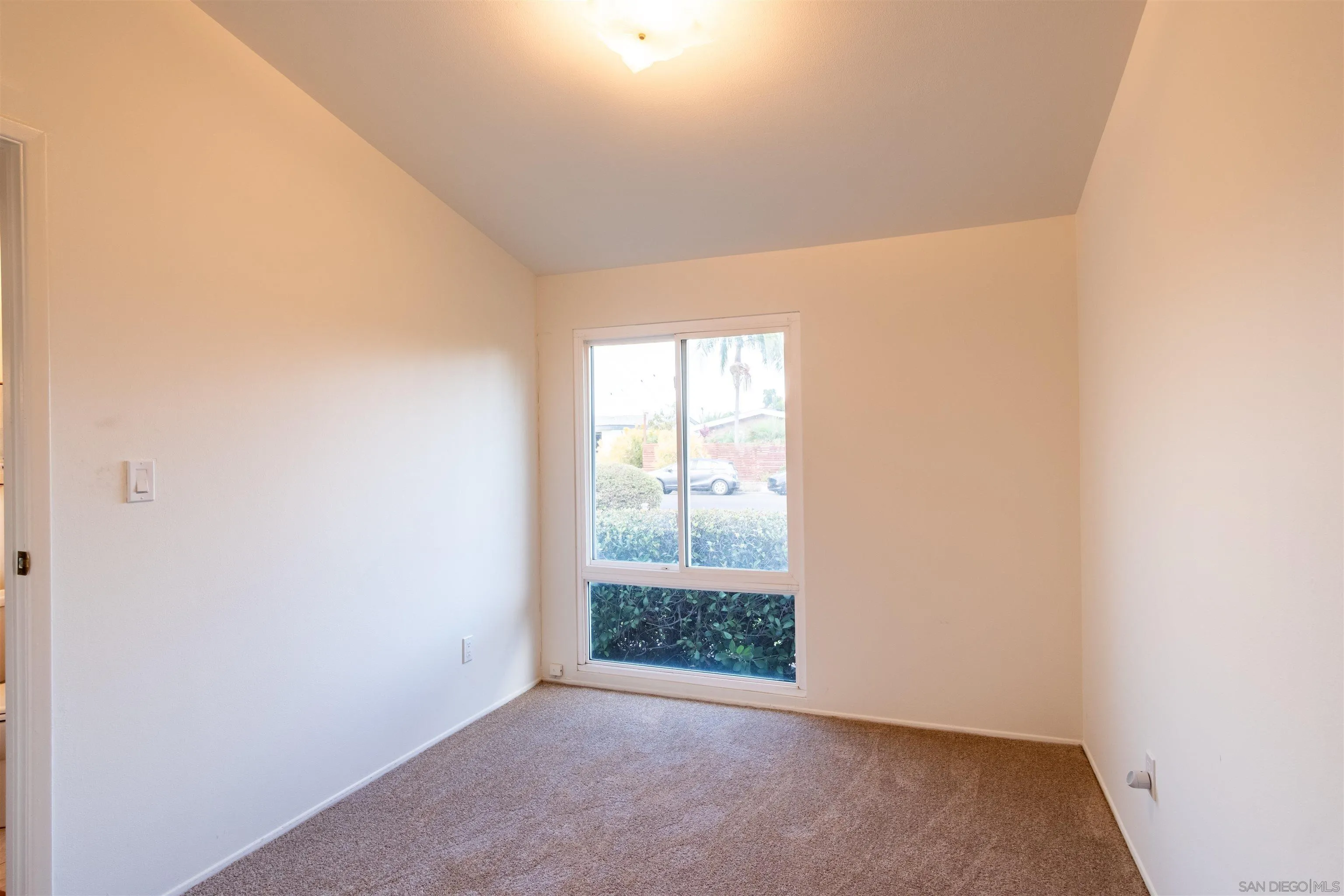 https://cdn.realtyfeed.com/cdn/127/250037392/7d54b30636b0e9b6593b4092a1fe145b.webp