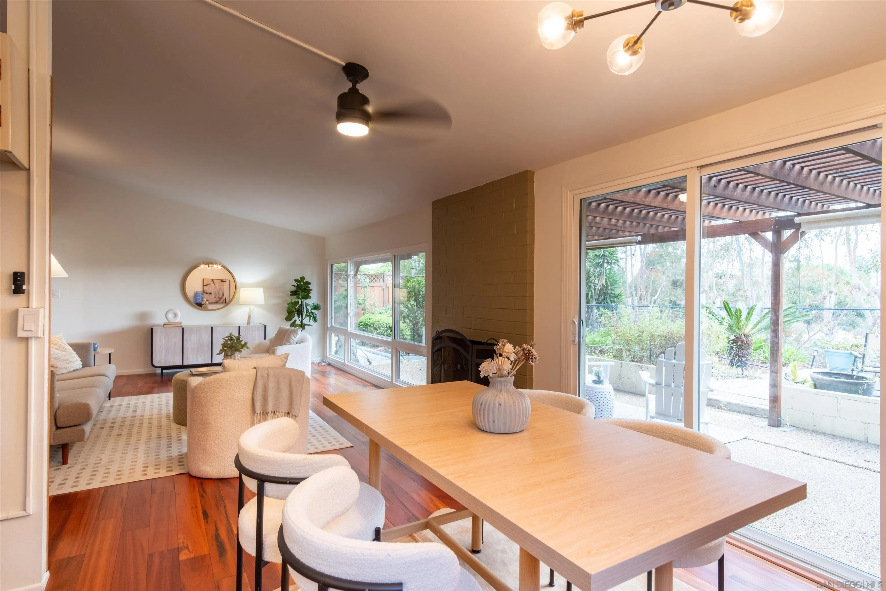 https://cdn.realtyfeed.com/cdn/127/250037392/91dd1f92147d2bf6d084407b42da723b.webp