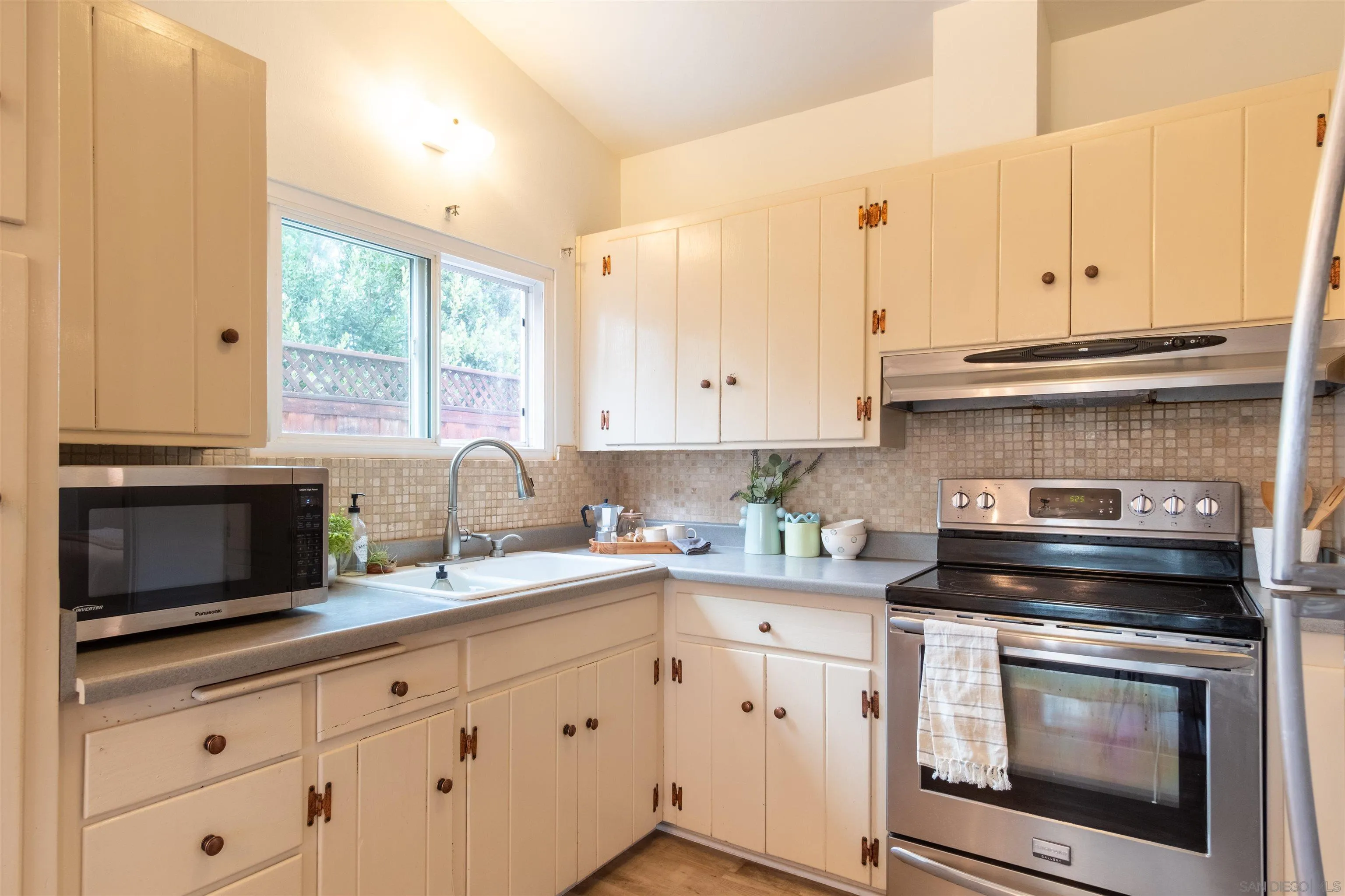 https://cdn.realtyfeed.com/cdn/127/250037392/a9e0b685f0c11a84b8c3146c17abc309.webp