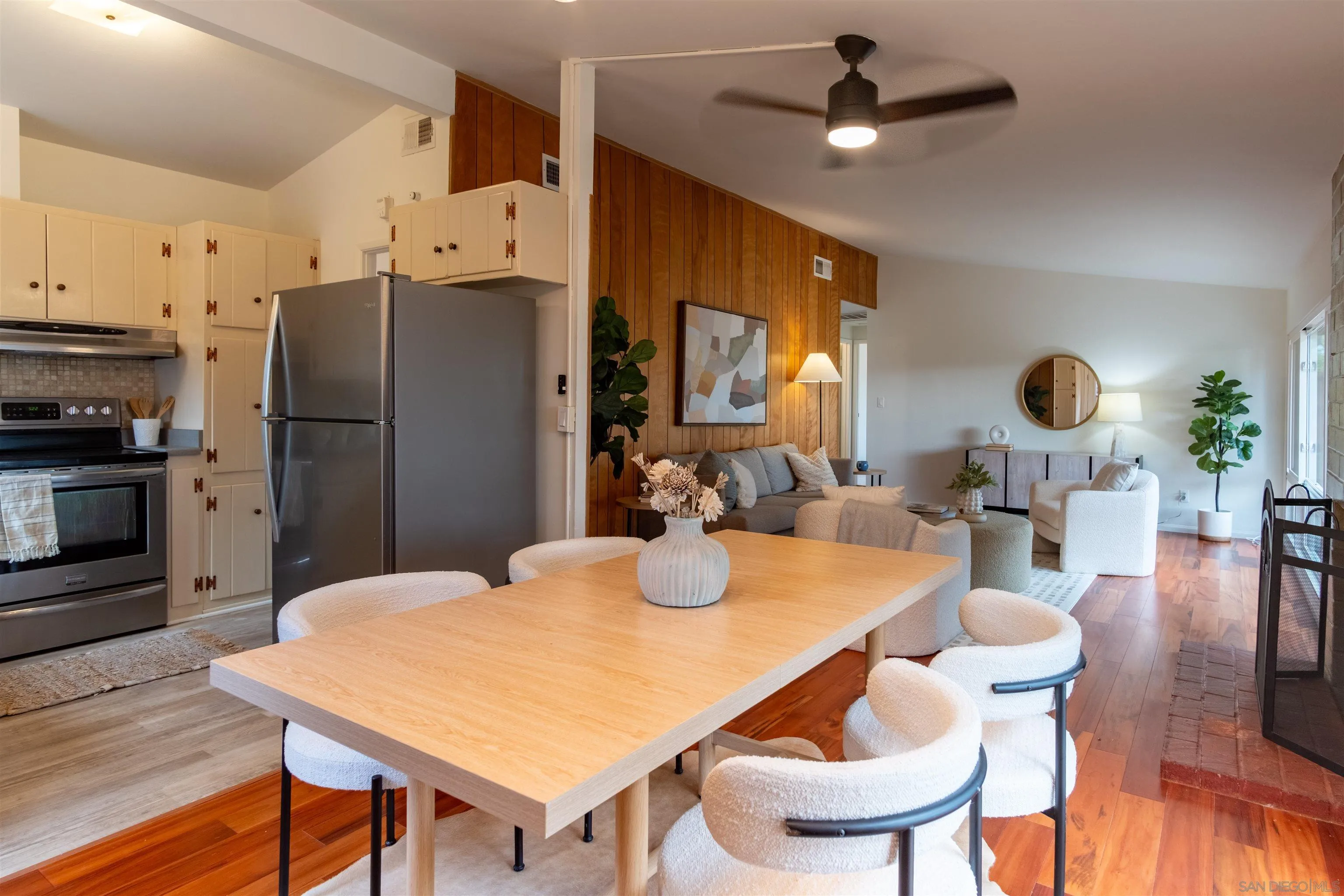 https://cdn.realtyfeed.com/cdn/127/250037392/e2df19f5a153a77beff5b08b67155a58.webp