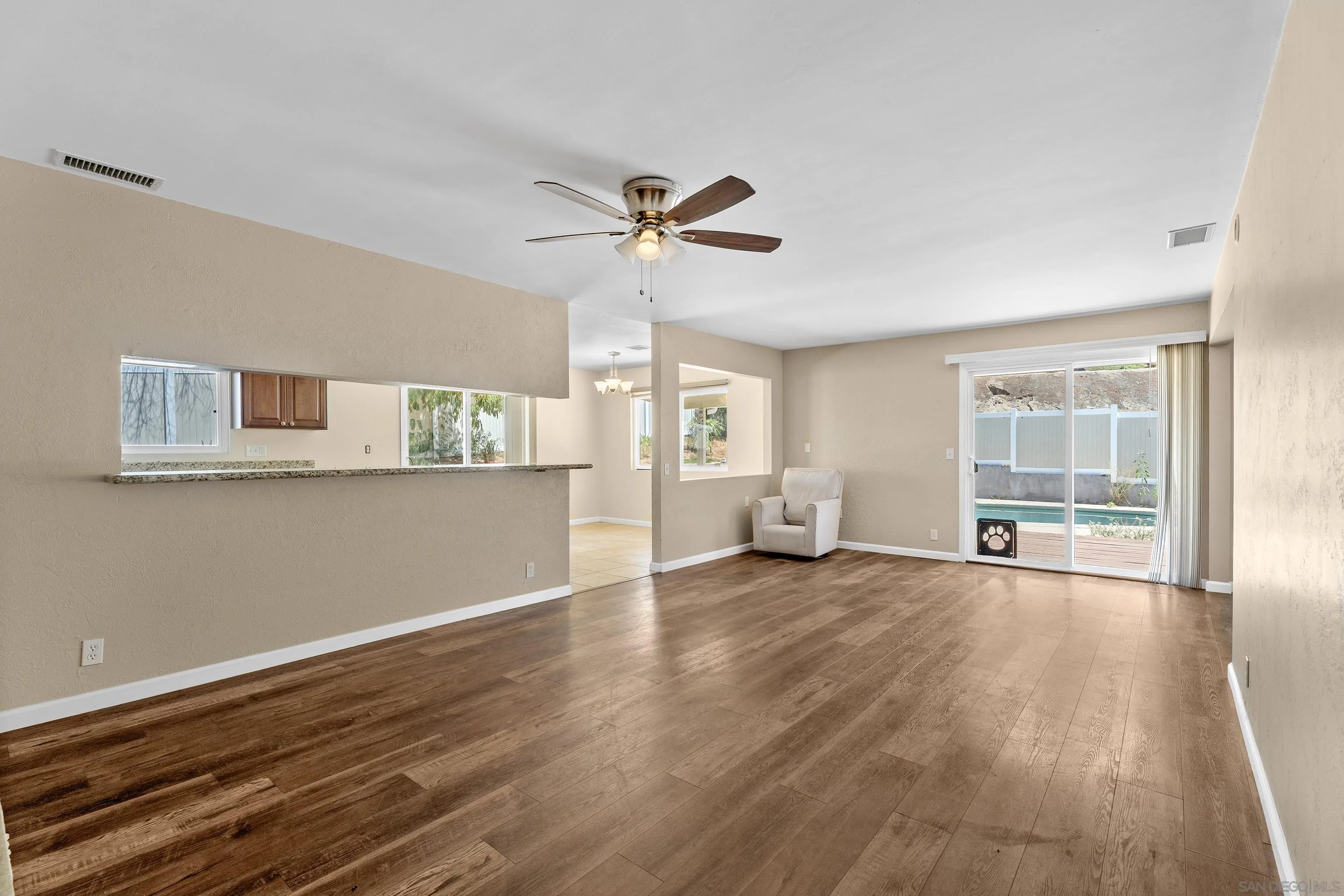 https://cdn.realtyfeed.com/cdn/127/250037393/2d1aa936678f6e00c5a584971e28ed3e.webp
