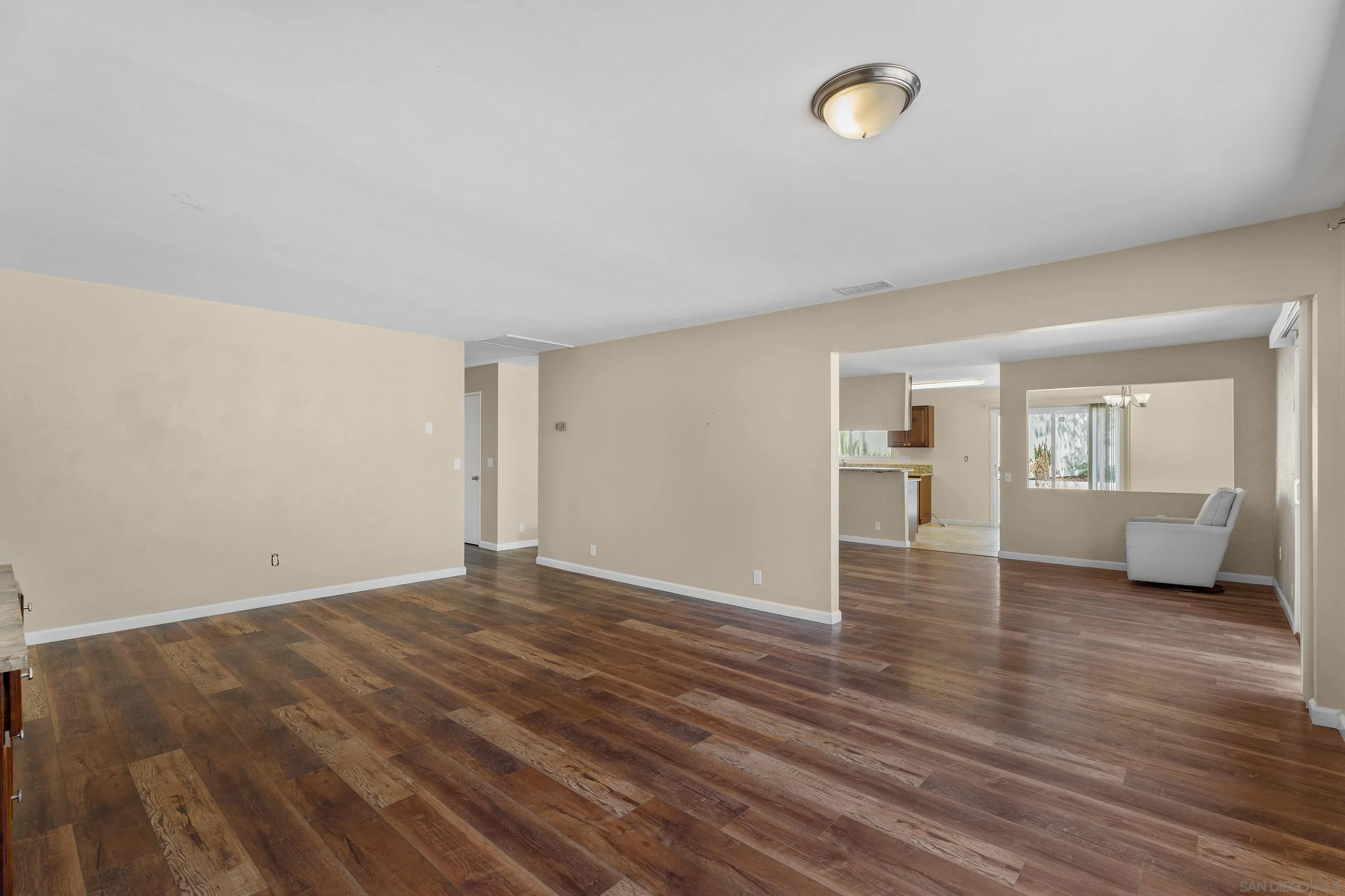 https://cdn.realtyfeed.com/cdn/127/250037393/2d5664820637643b2180dc2620a3c9d3.webp