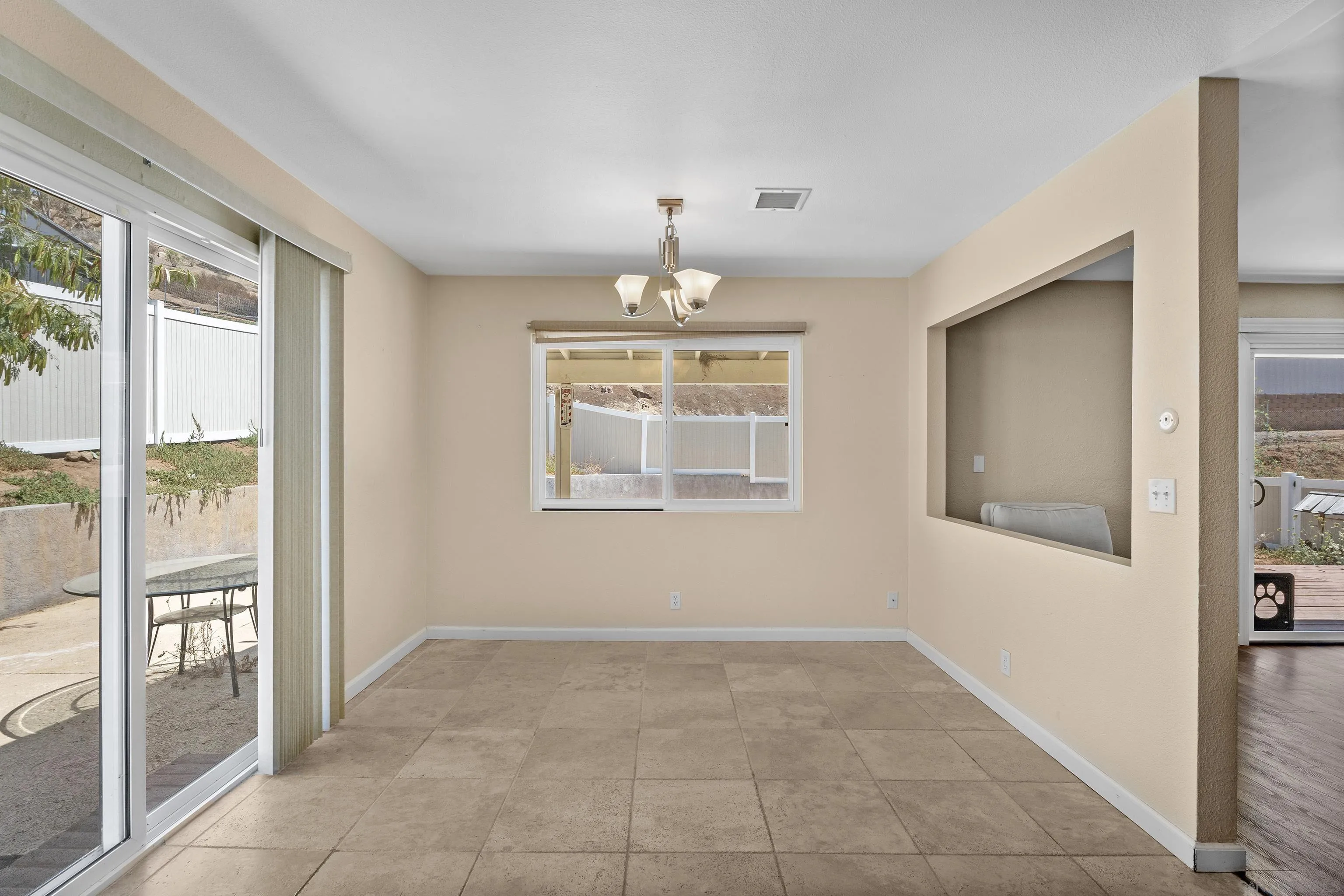 https://cdn.realtyfeed.com/cdn/127/250037393/62214ee44abb8ccf4730ae1ab1008e19.webp