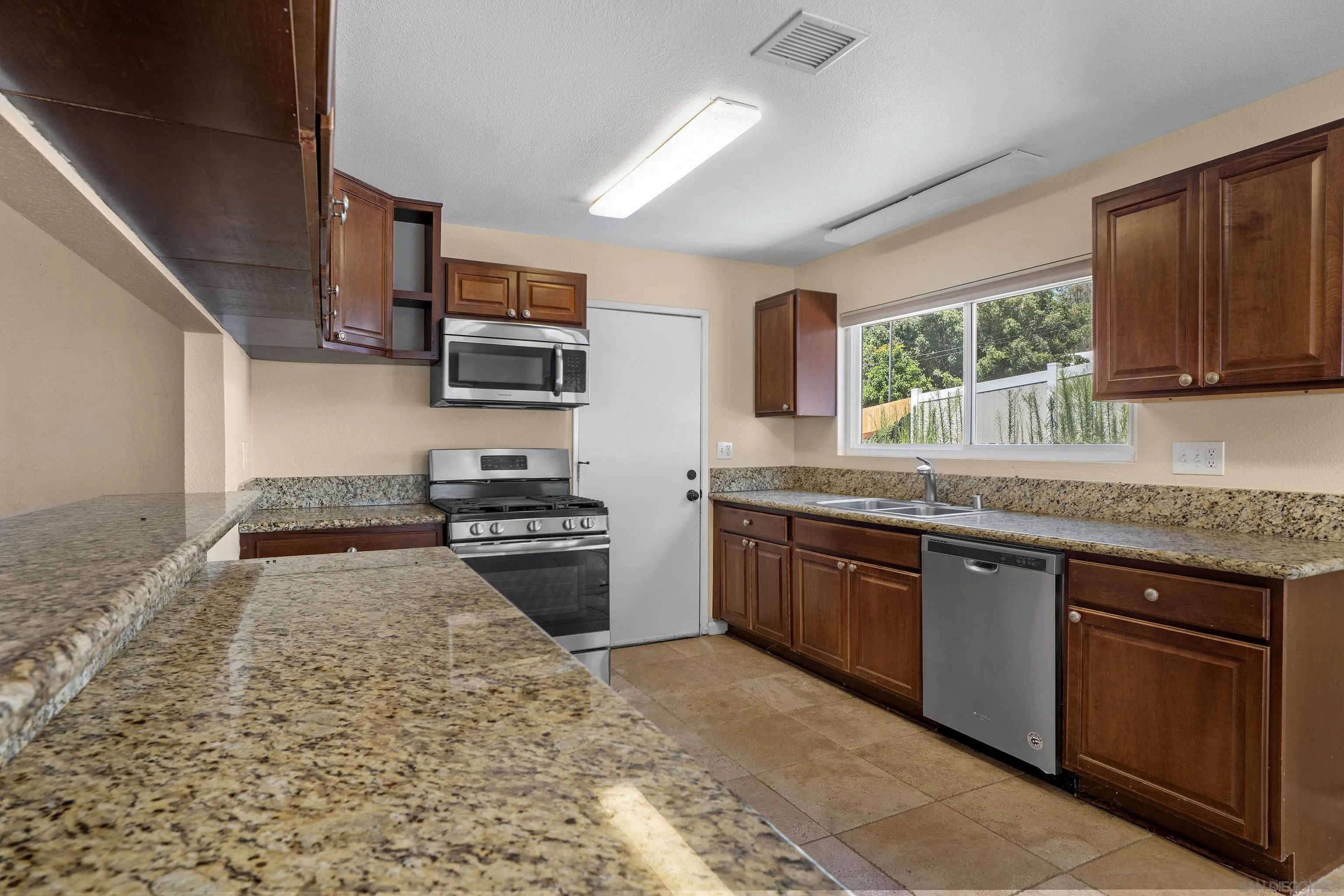 https://cdn.realtyfeed.com/cdn/127/250037393/8e77f214303b55e953b472c18b242463.webp
