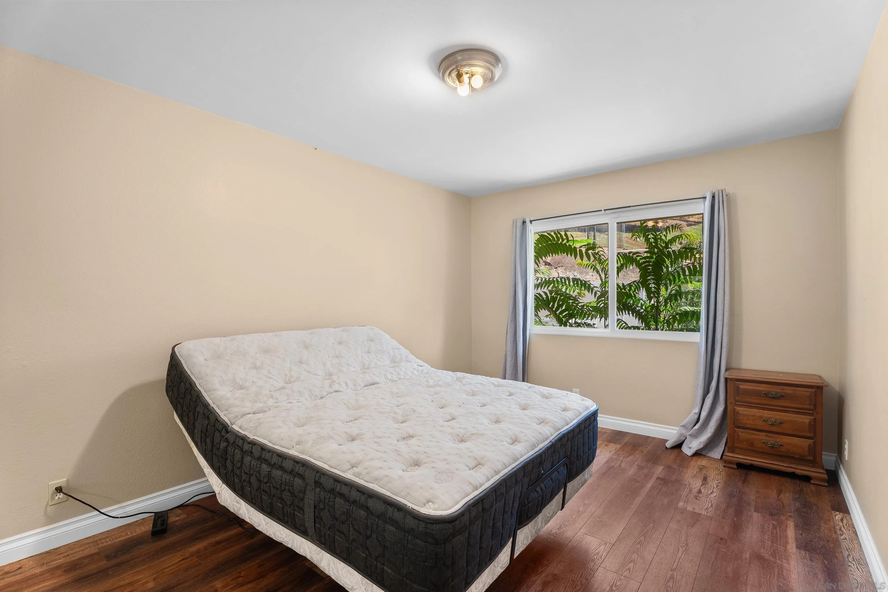 https://cdn.realtyfeed.com/cdn/127/250037393/ddf76cdd319b4cef4bc70df78b8fe652.webp