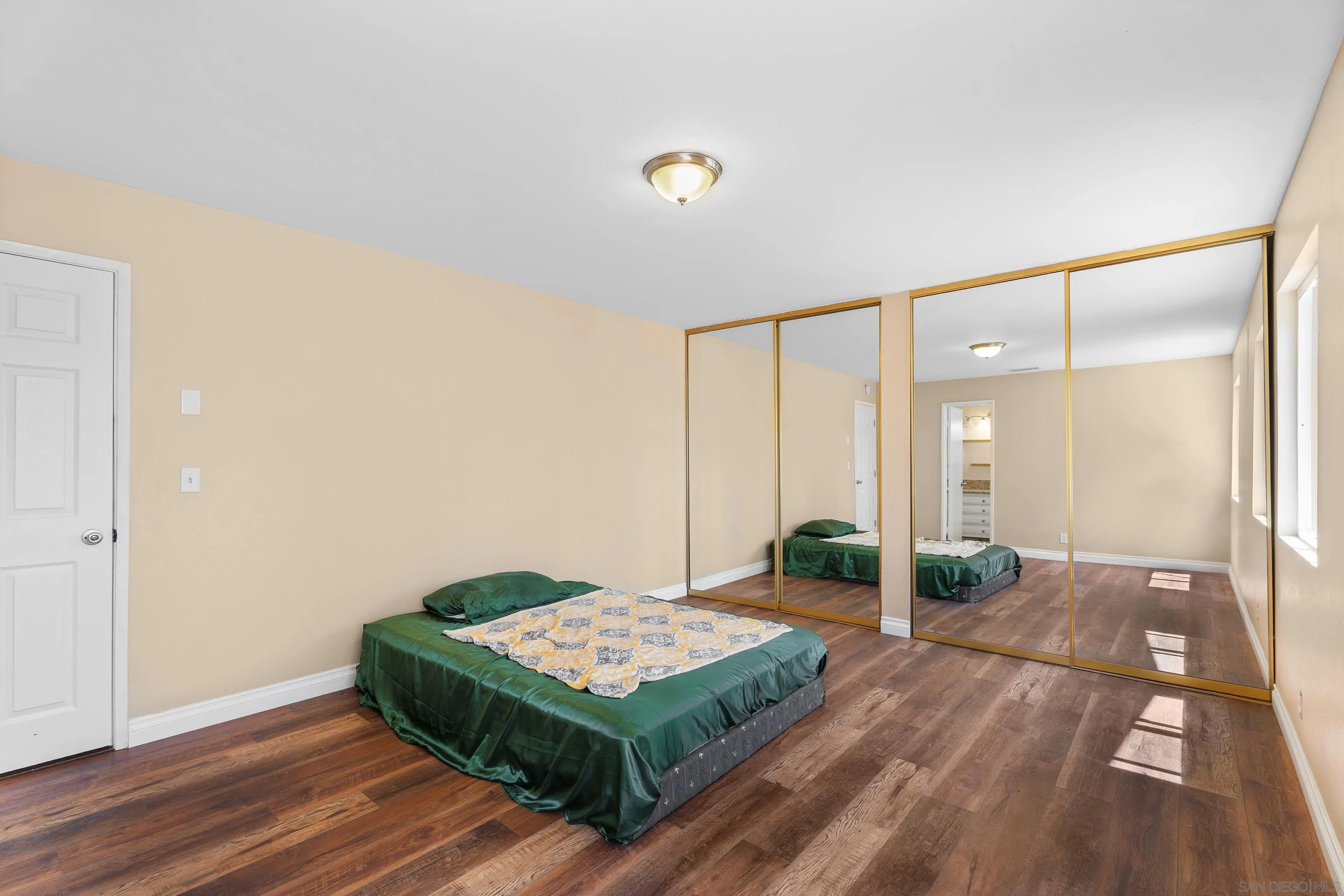 https://cdn.realtyfeed.com/cdn/127/250037393/e2017edf2bef56e2940d1698b69dcc87.webp