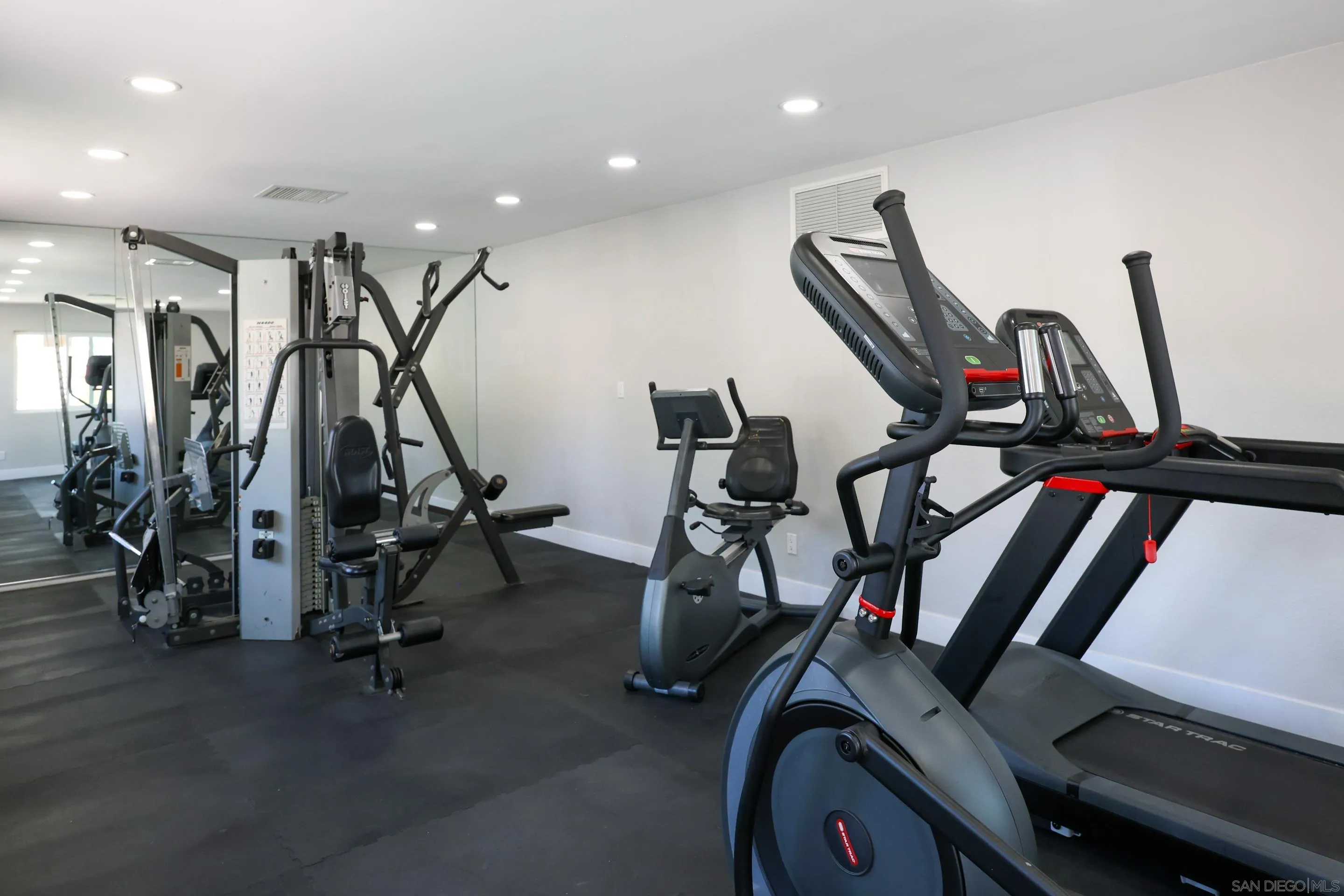 https://cdn.realtyfeed.com/cdn/127/250037394/d25b4e39bf432fab04e967d9f7255175.webp