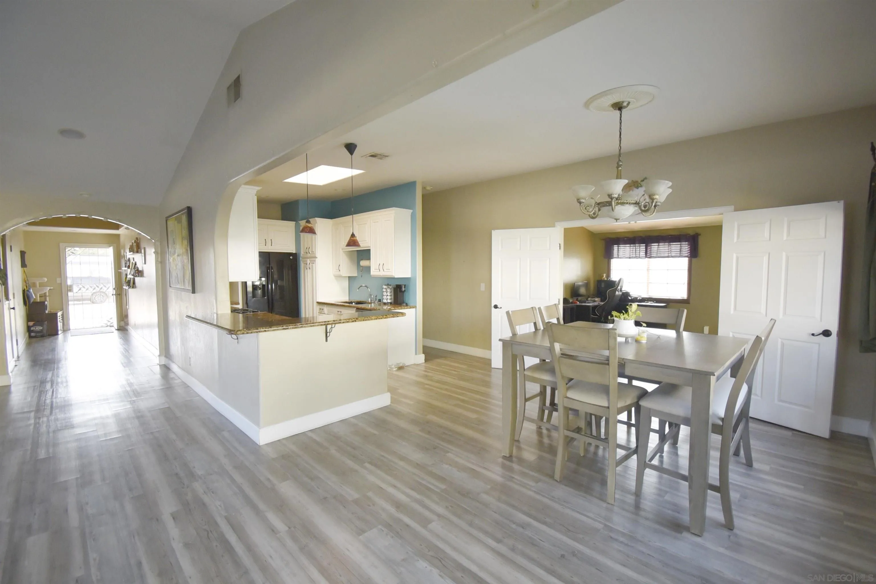 https://cdn.realtyfeed.com/cdn/127/250037395/2957e91aea4ac04f2372cea19ad4d490.webp