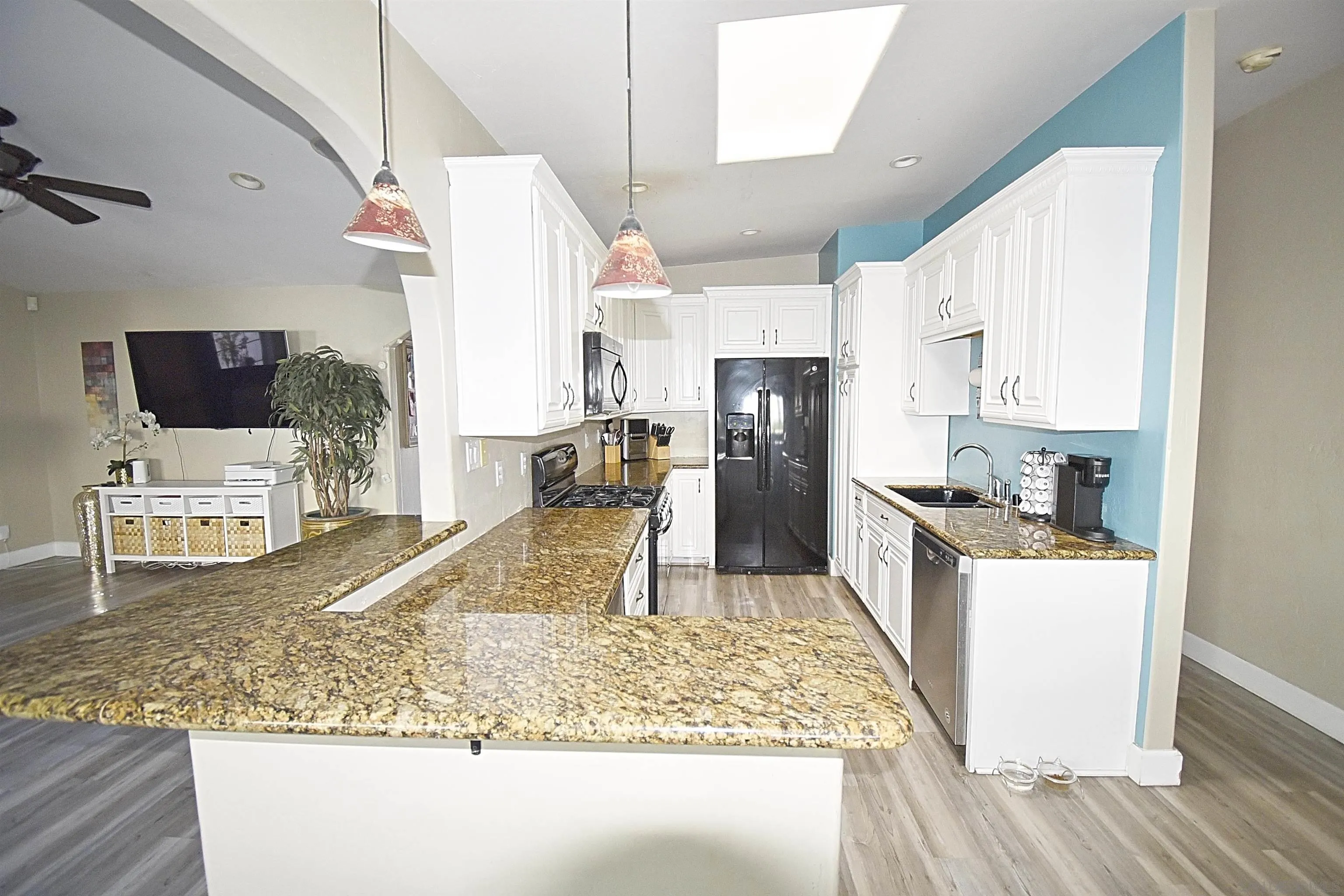 https://cdn.realtyfeed.com/cdn/127/250037395/2ed18ef26b783196ed2016fde60aab3f.webp