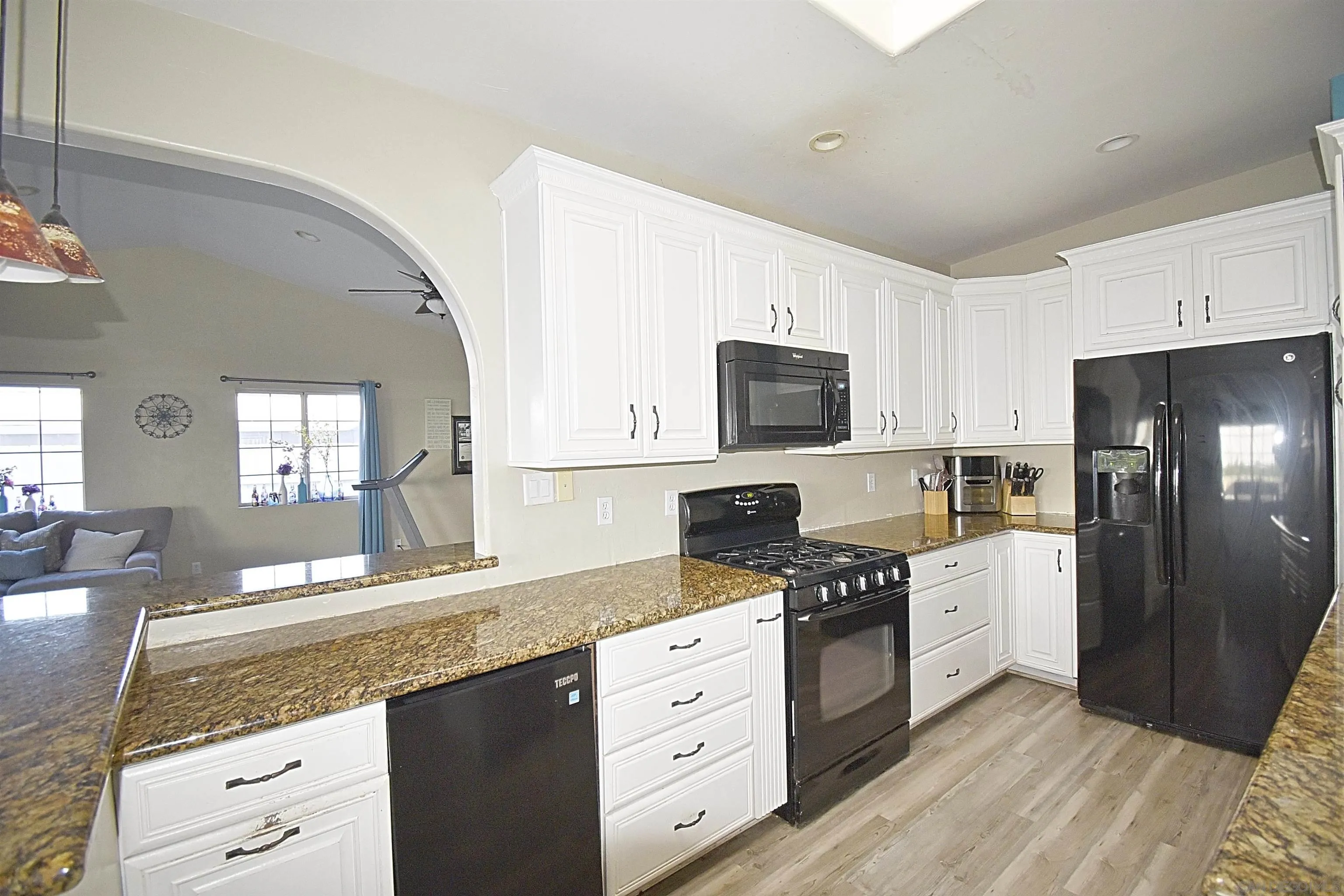 https://cdn.realtyfeed.com/cdn/127/250037395/2f7fca91b3e31ab222eeba533ad22094.webp