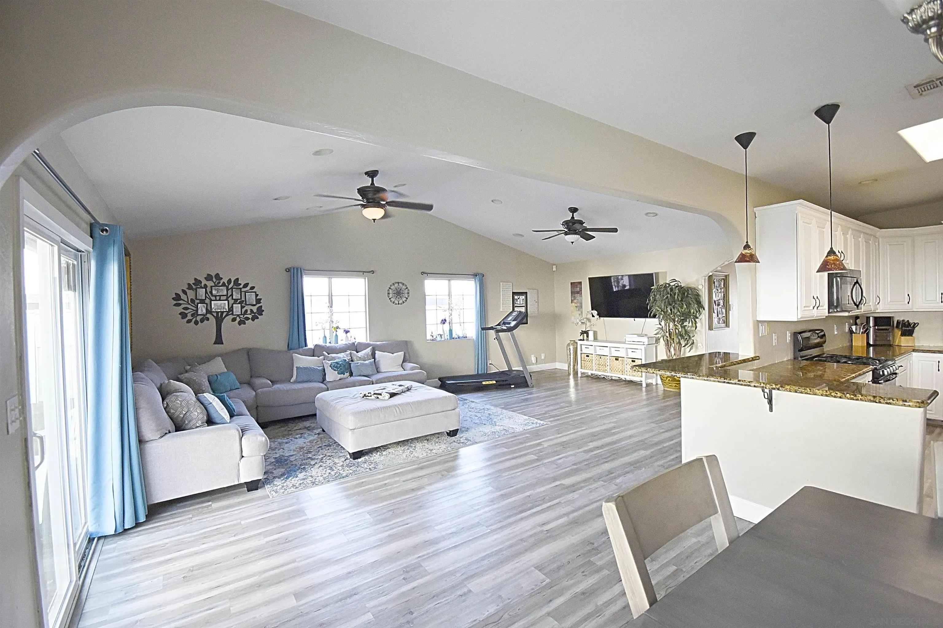 https://cdn.realtyfeed.com/cdn/127/250037395/332463f7b30f844fa860b376ac5e861b.webp